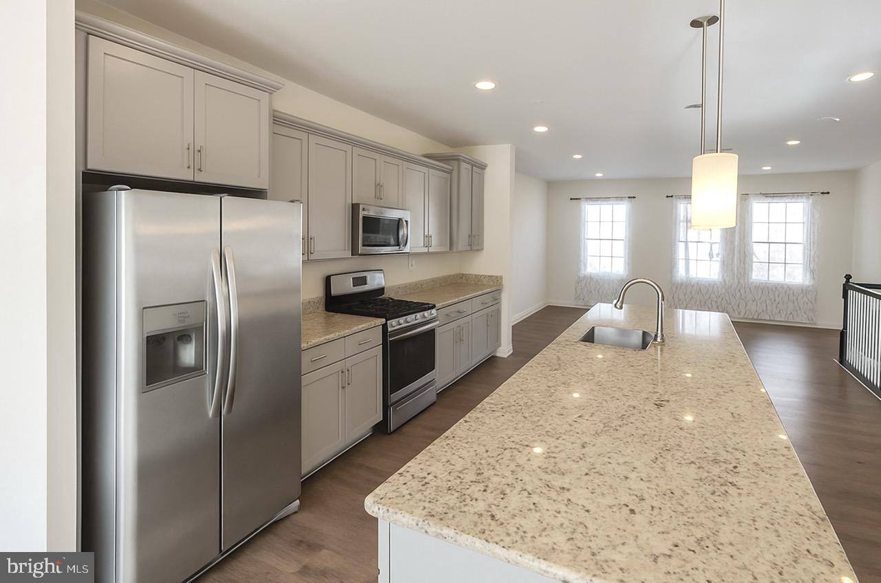 WOODS OF MYRTLE POINT - Residential Lease