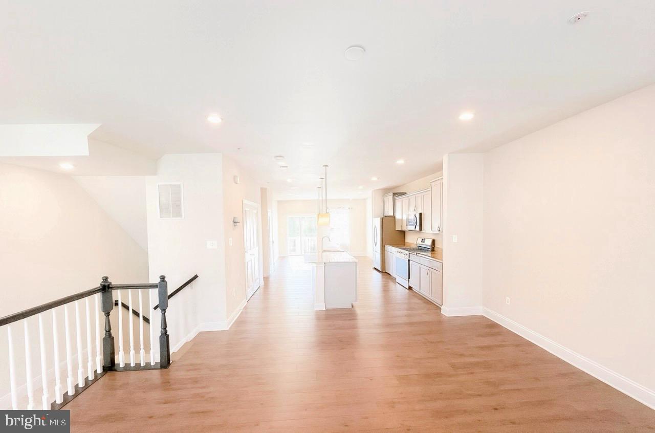 WOODS OF MYRTLE POINT - Residential Lease