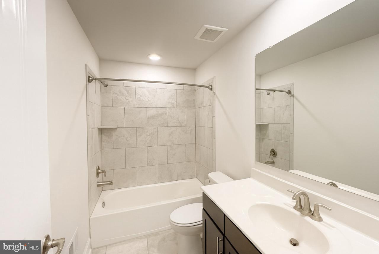 WOODS OF MYRTLE POINT - Residential Lease