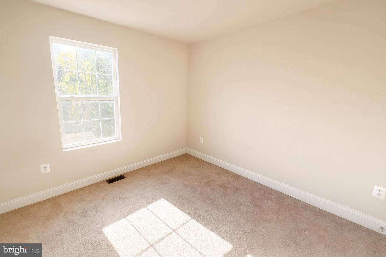 WOODS OF MYRTLE POINT - Residential Lease