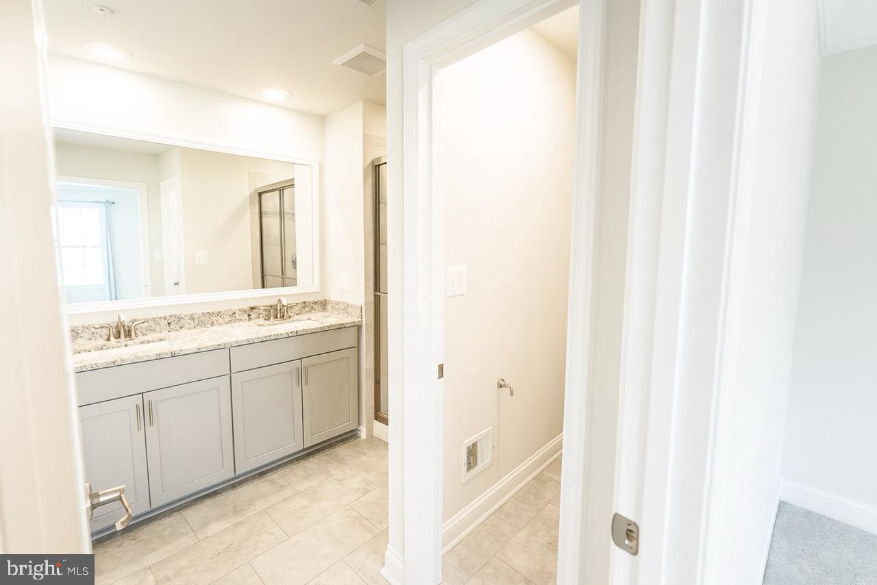 WOODS OF MYRTLE POINT - Residential Lease