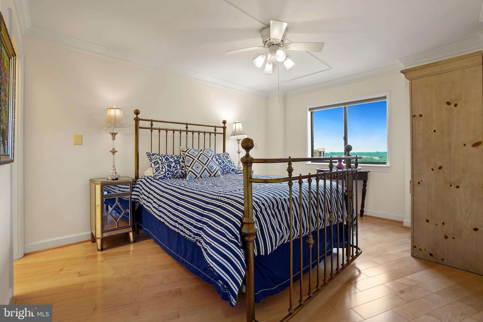 MONTEBELLO - Residential