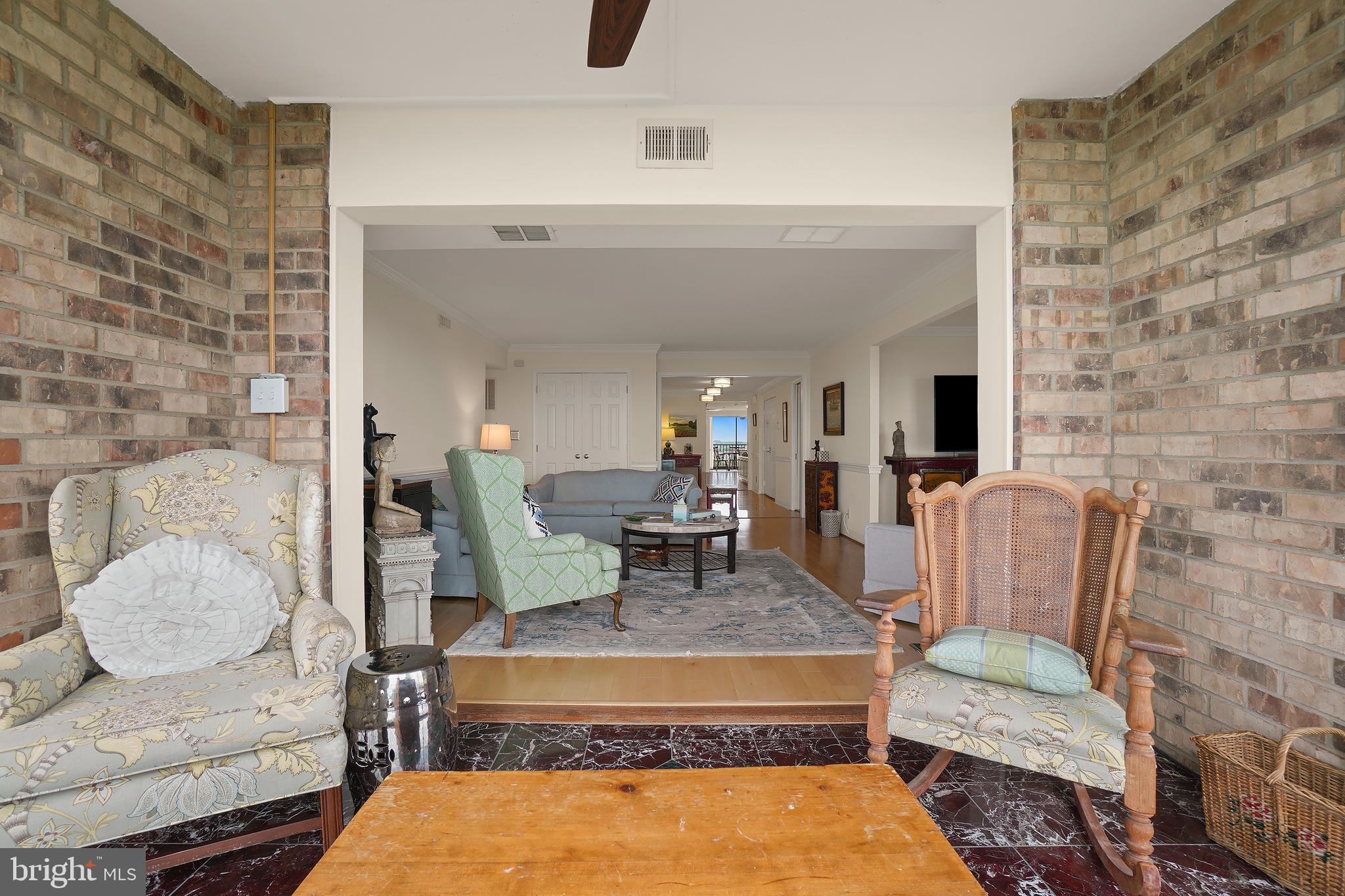 MONTEBELLO - Residential