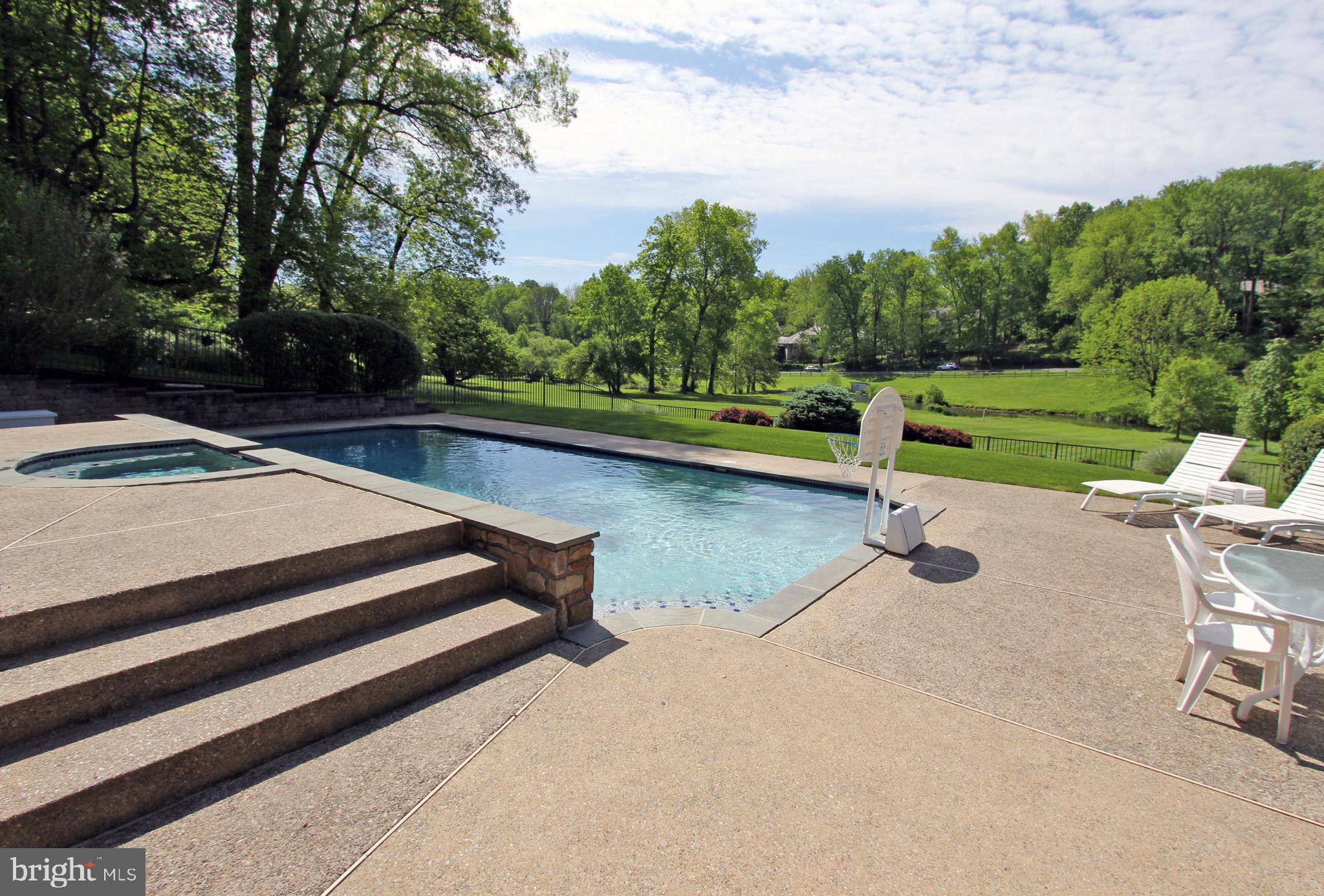 RAVENSCLIFF - Residential