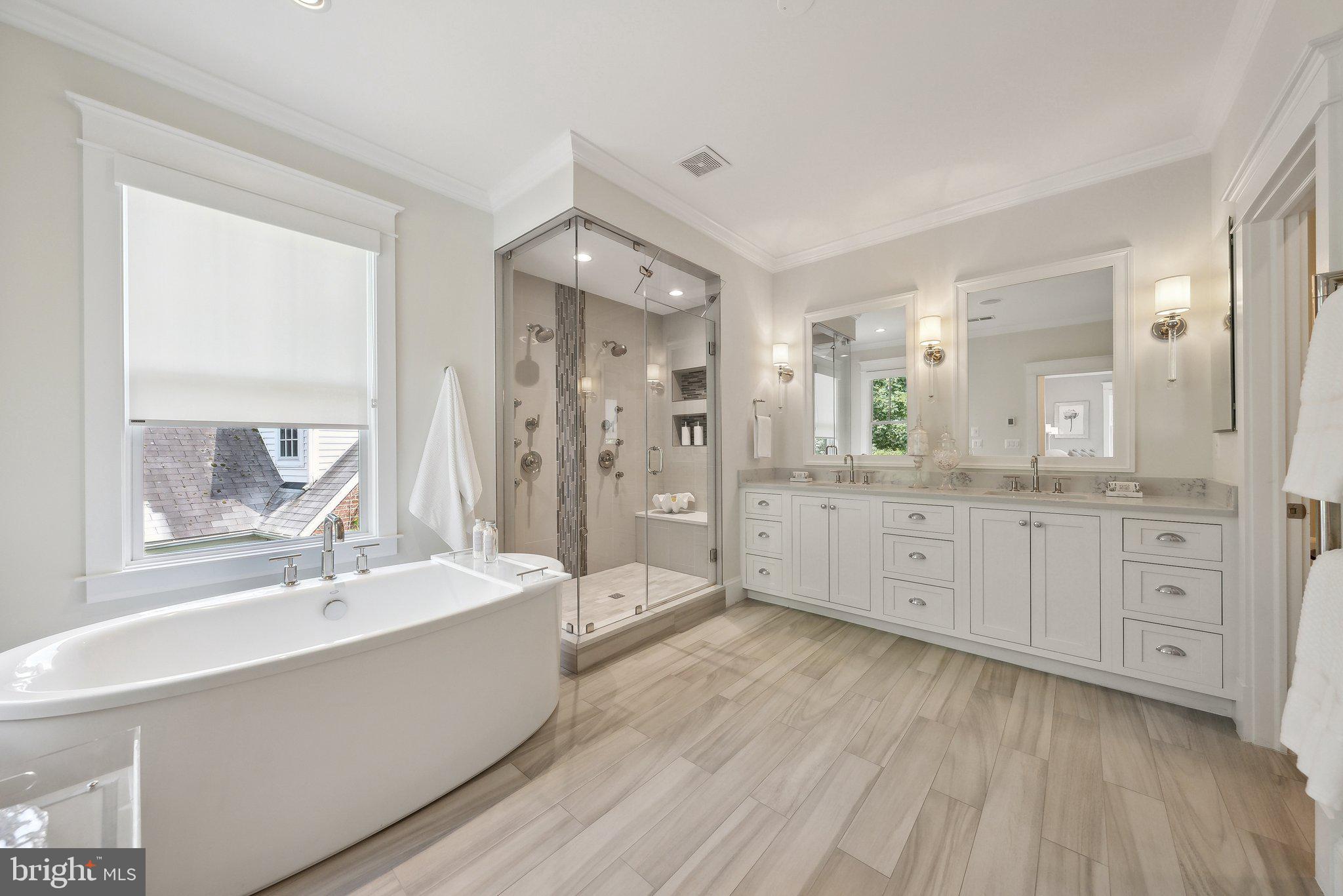 LYON VILLAGE - Residential