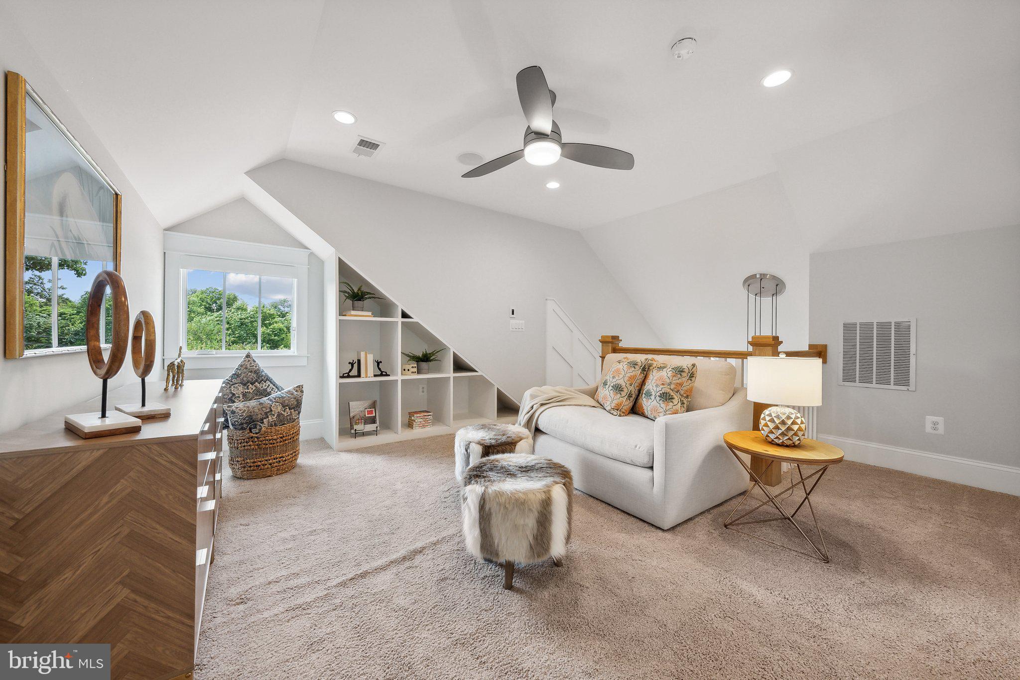 LYON VILLAGE - Residential