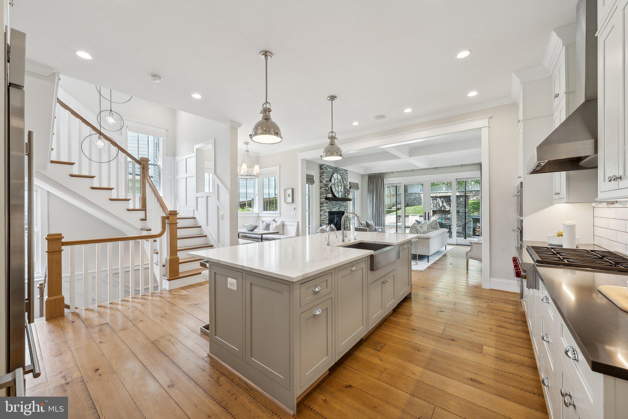 LYON VILLAGE - Residential