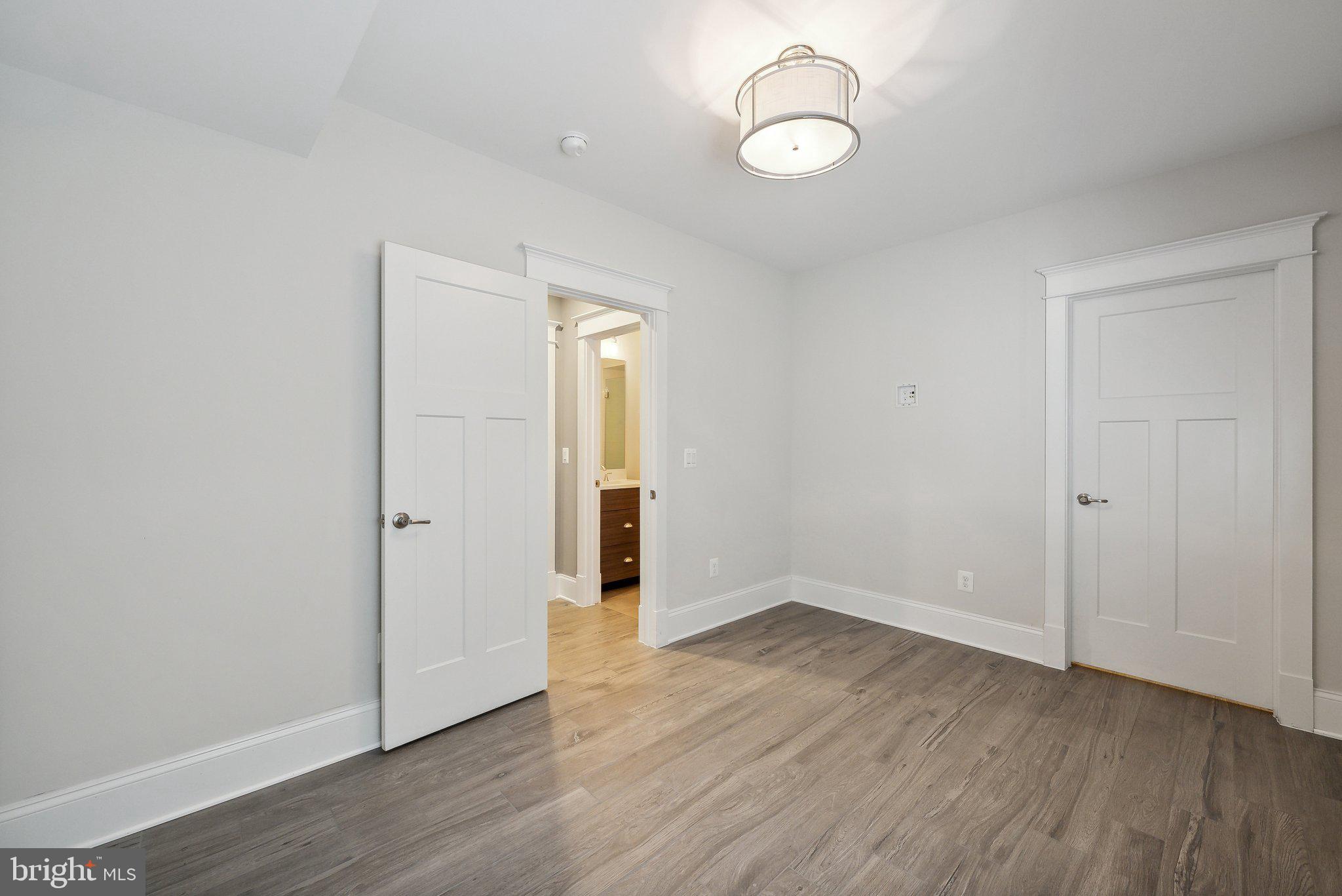 LYON VILLAGE - Residential