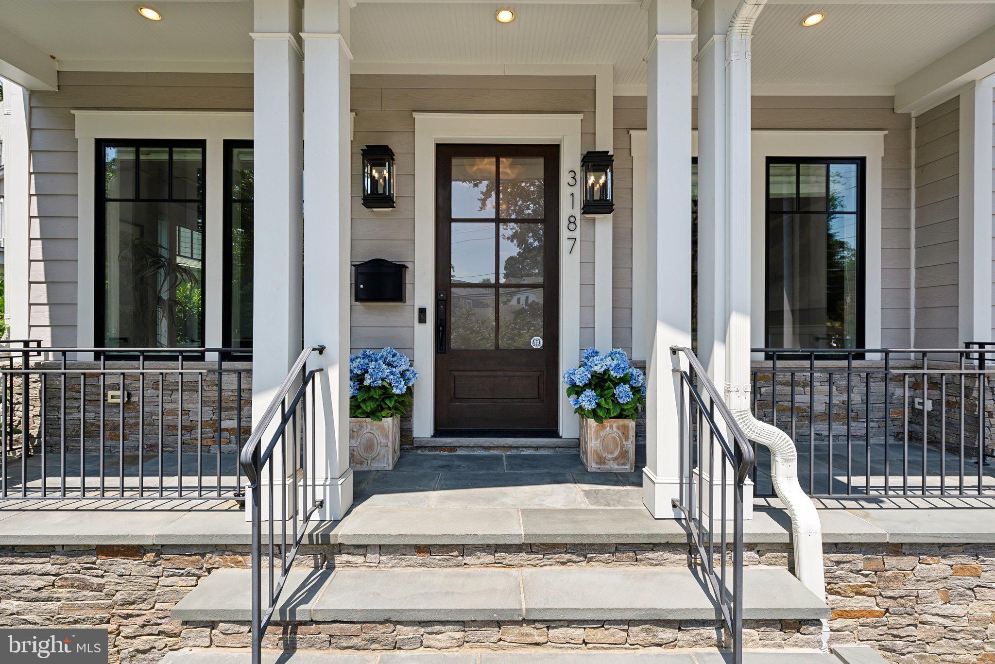 LYON VILLAGE - Residential