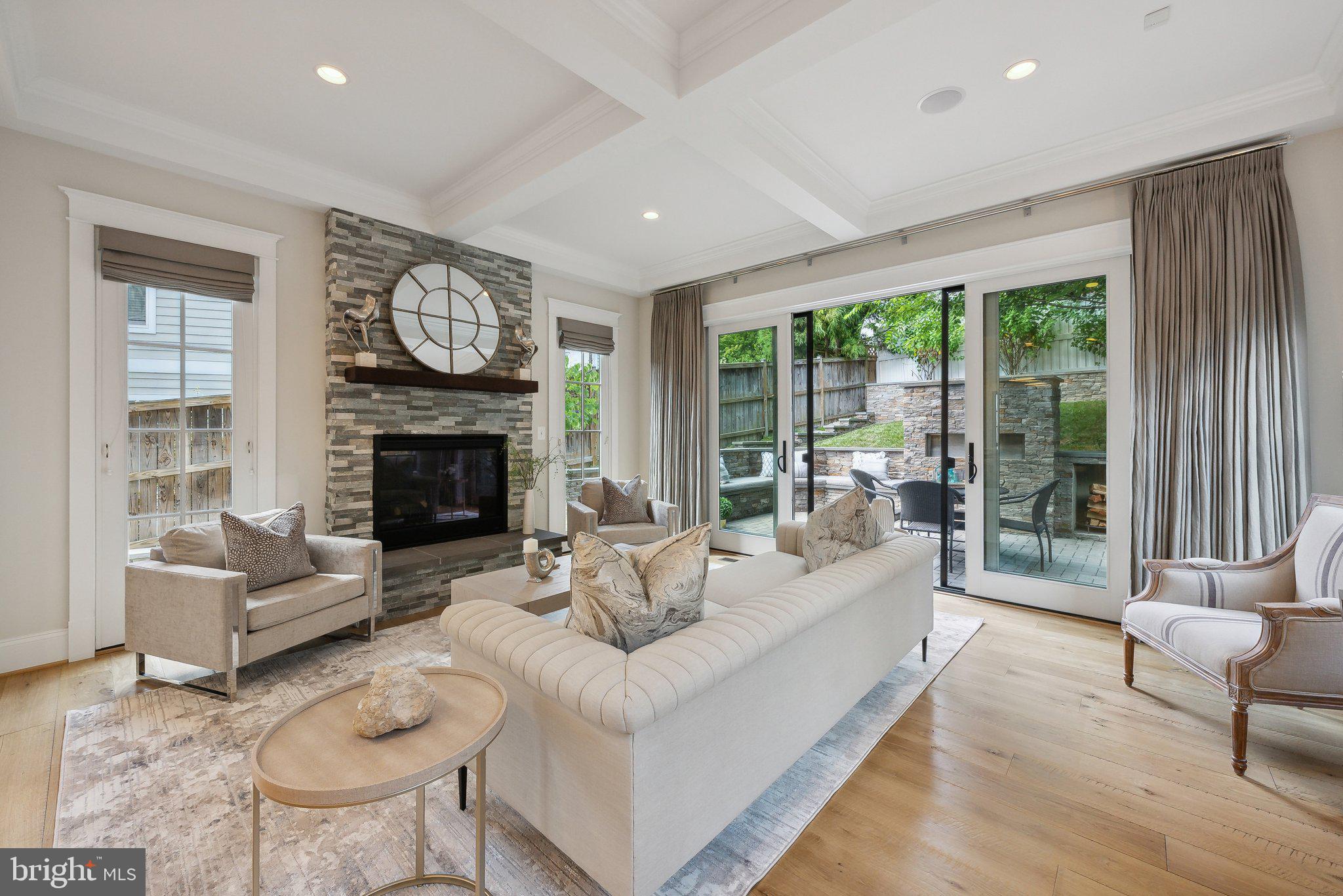 LYON VILLAGE - Residential