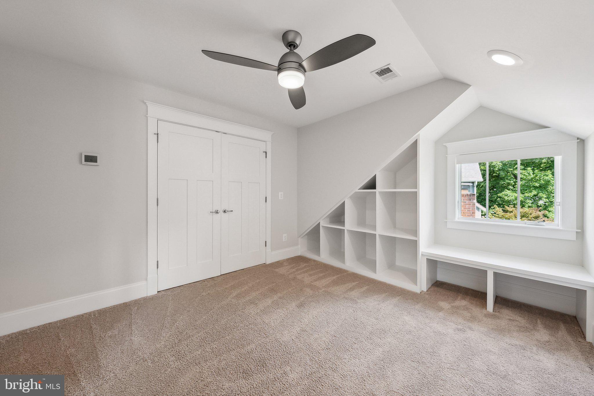 LYON VILLAGE - Residential