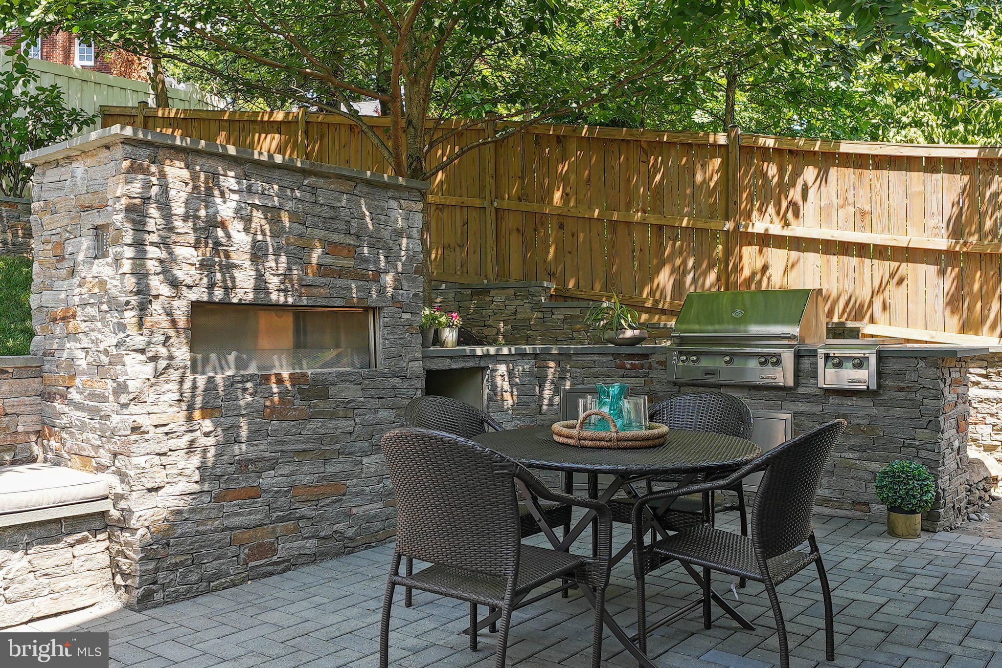 LYON VILLAGE - Residential