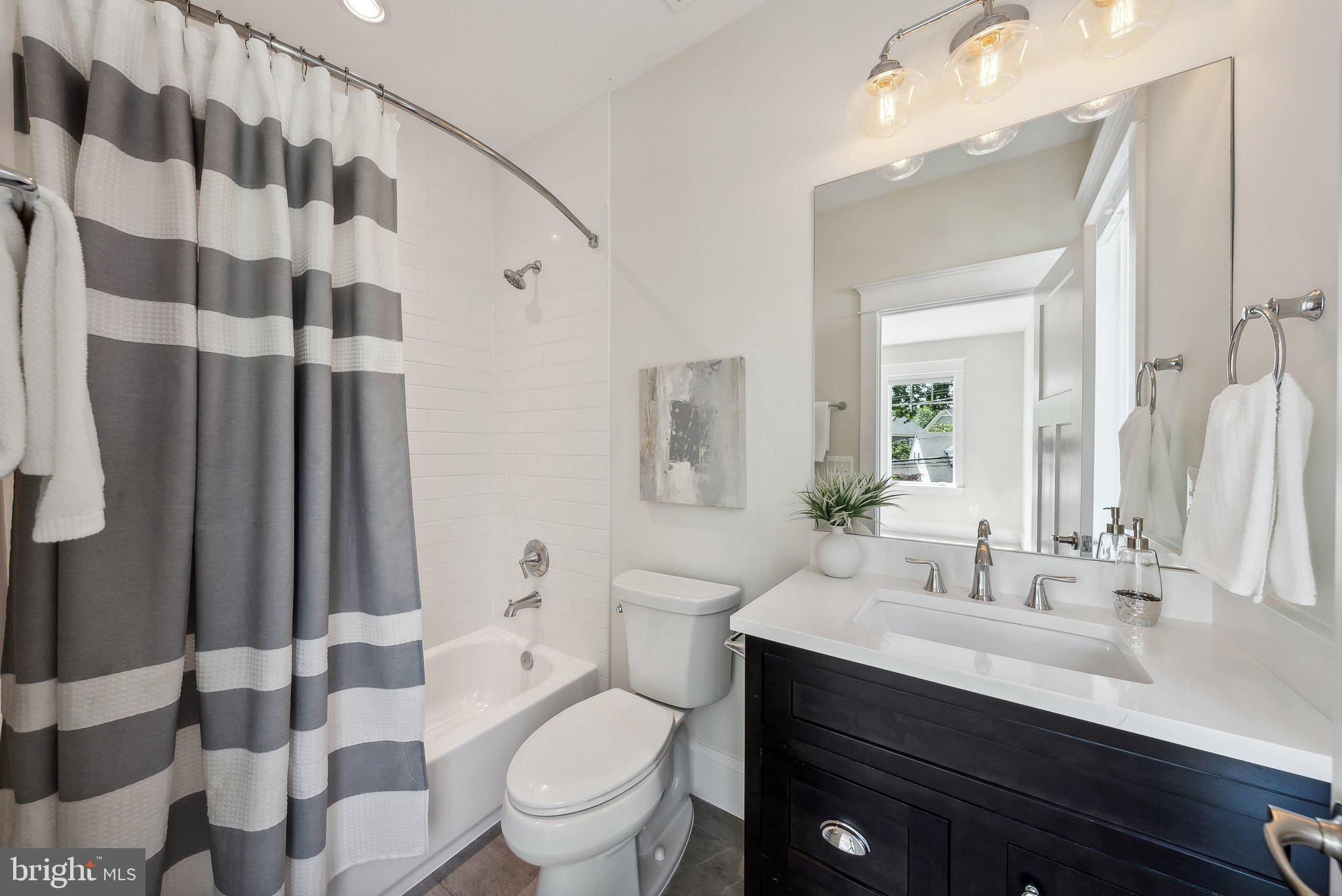 LYON VILLAGE - Residential