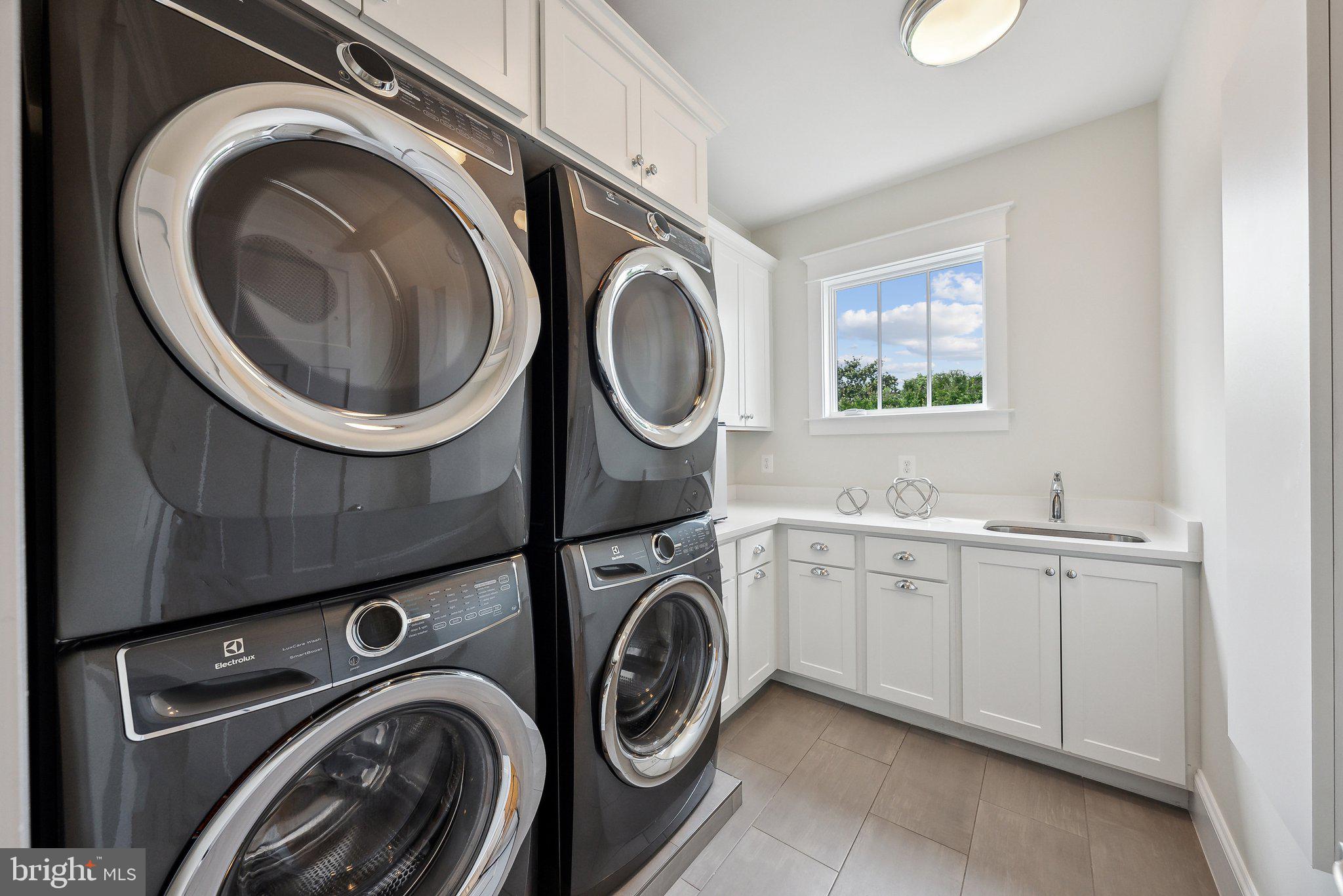 LYON VILLAGE - Residential