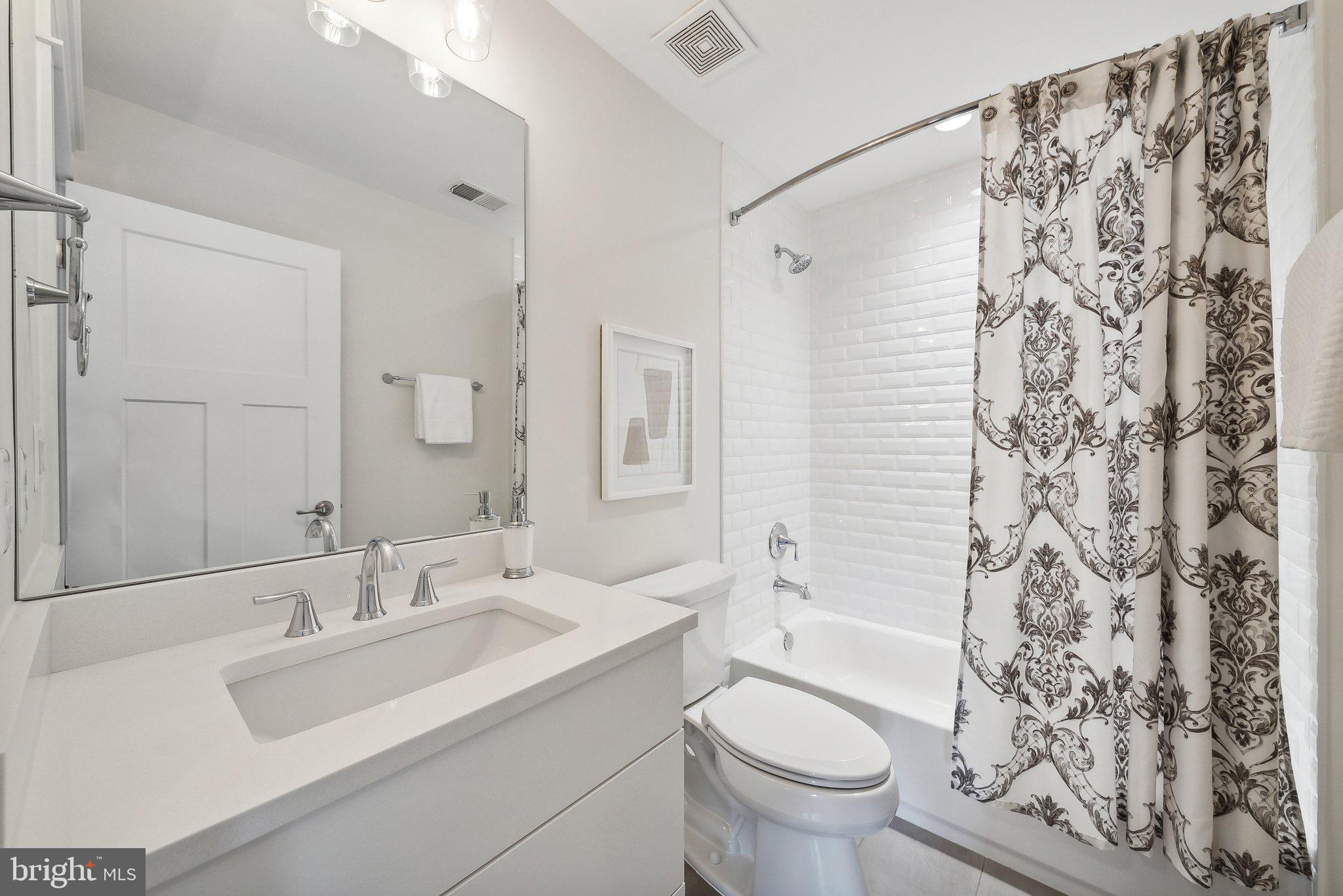 LYON VILLAGE - Residential