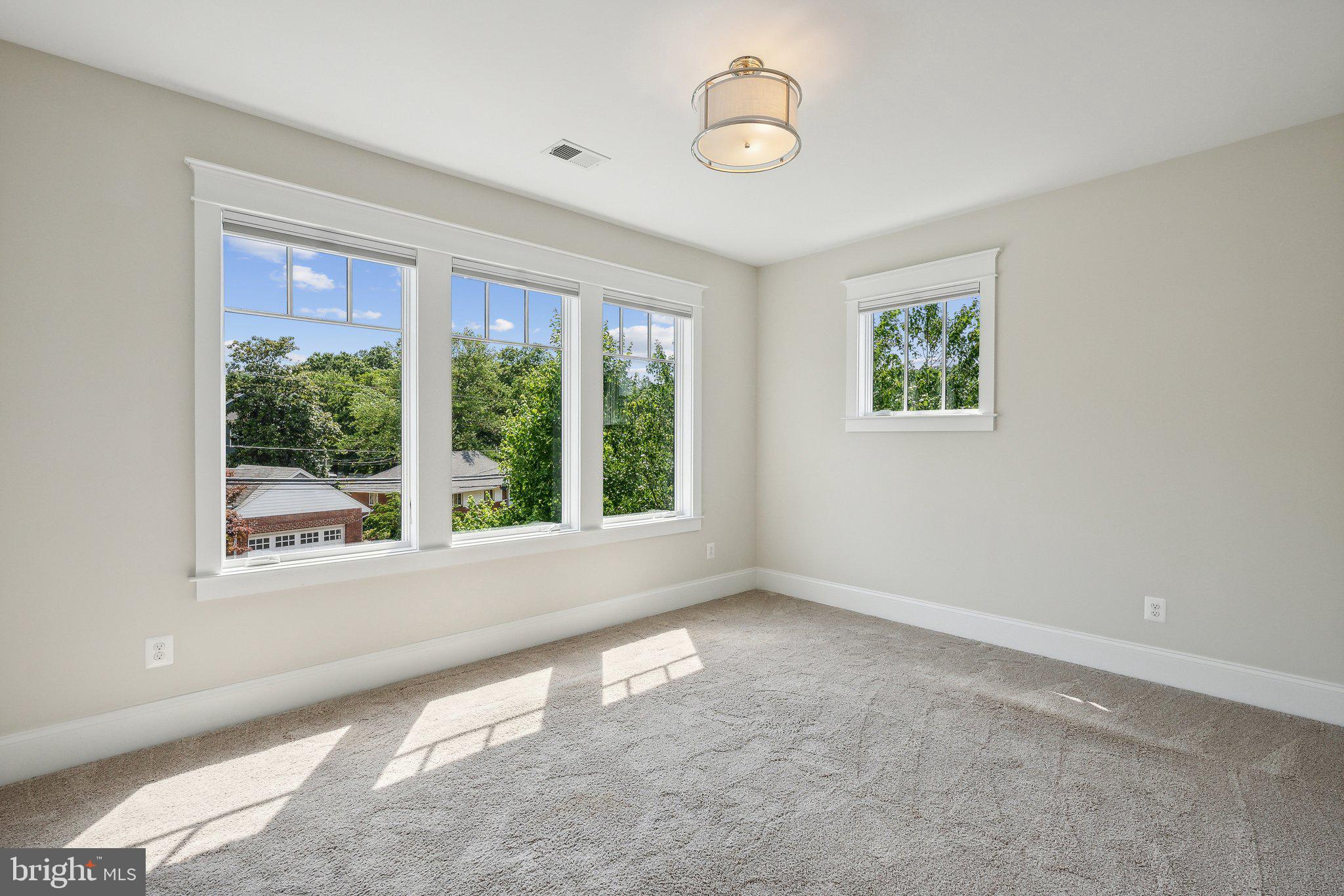 LYON VILLAGE - Residential