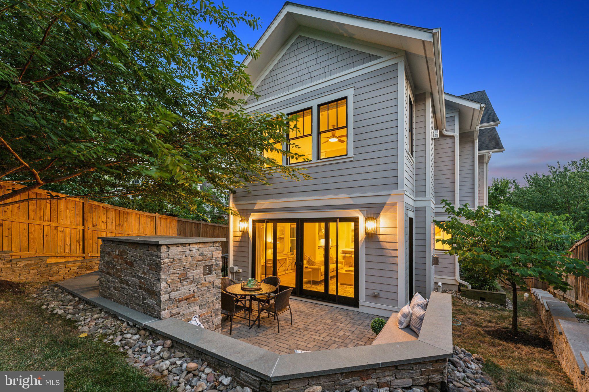 LYON VILLAGE - Residential