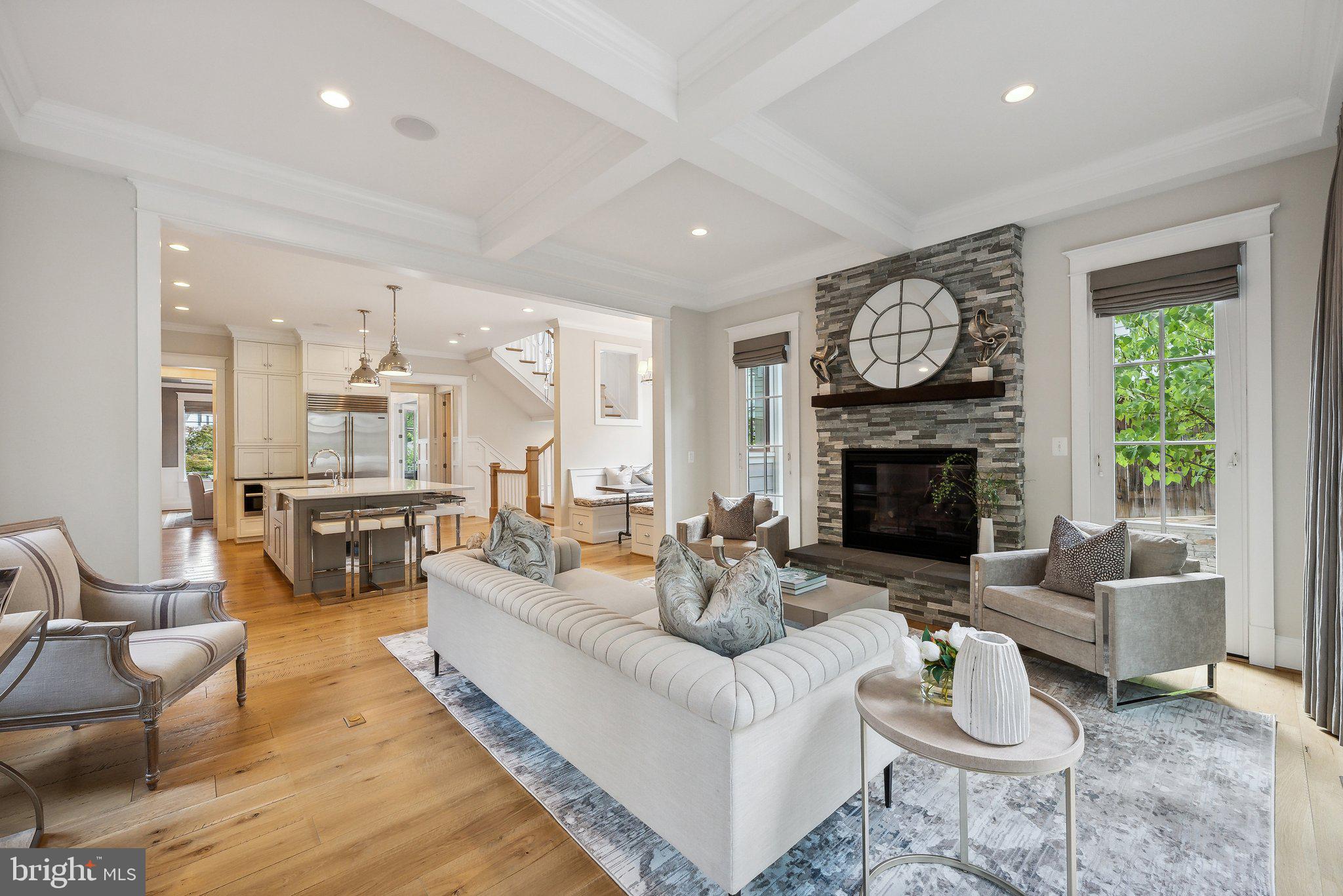 LYON VILLAGE - Residential