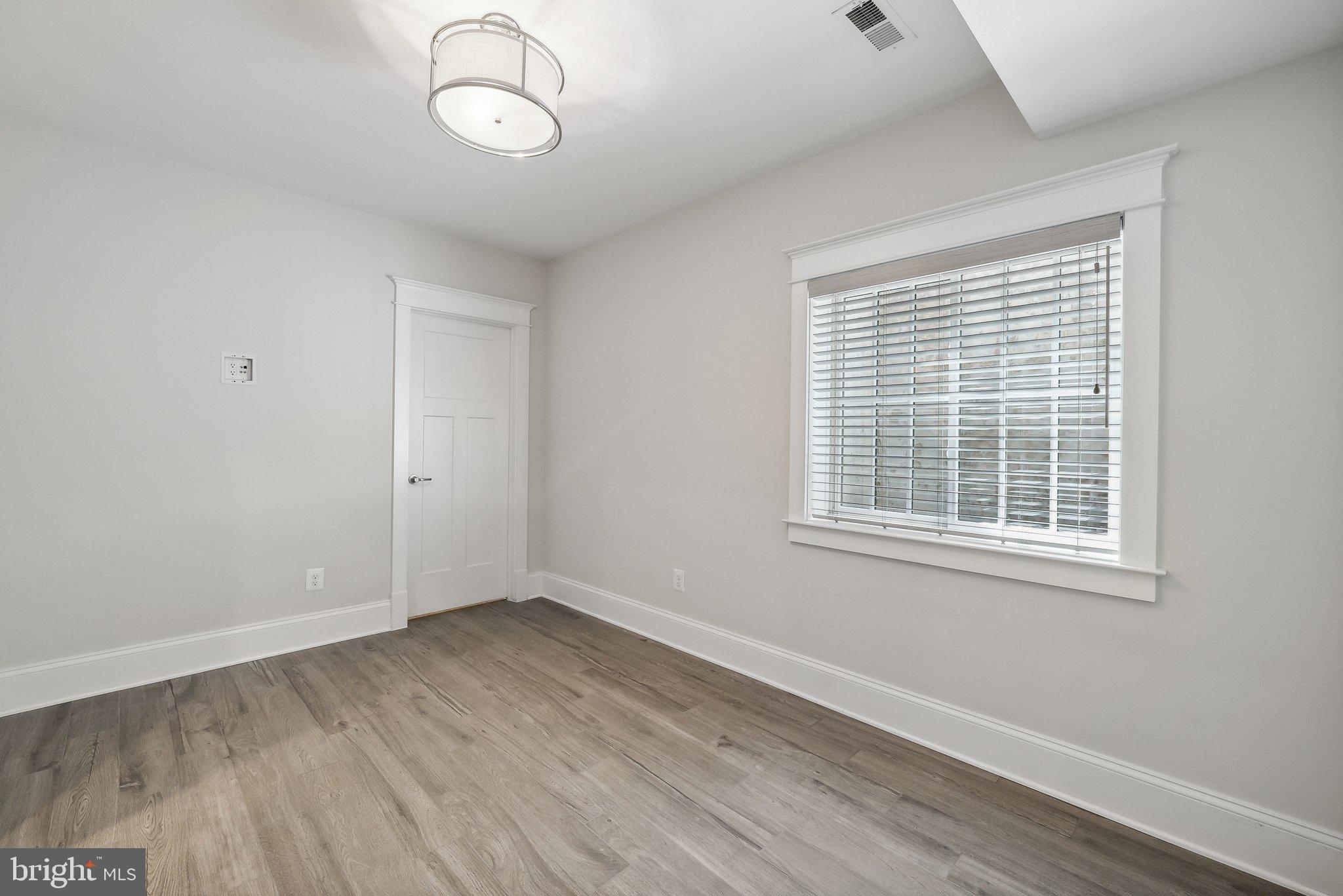 LYON VILLAGE - Residential