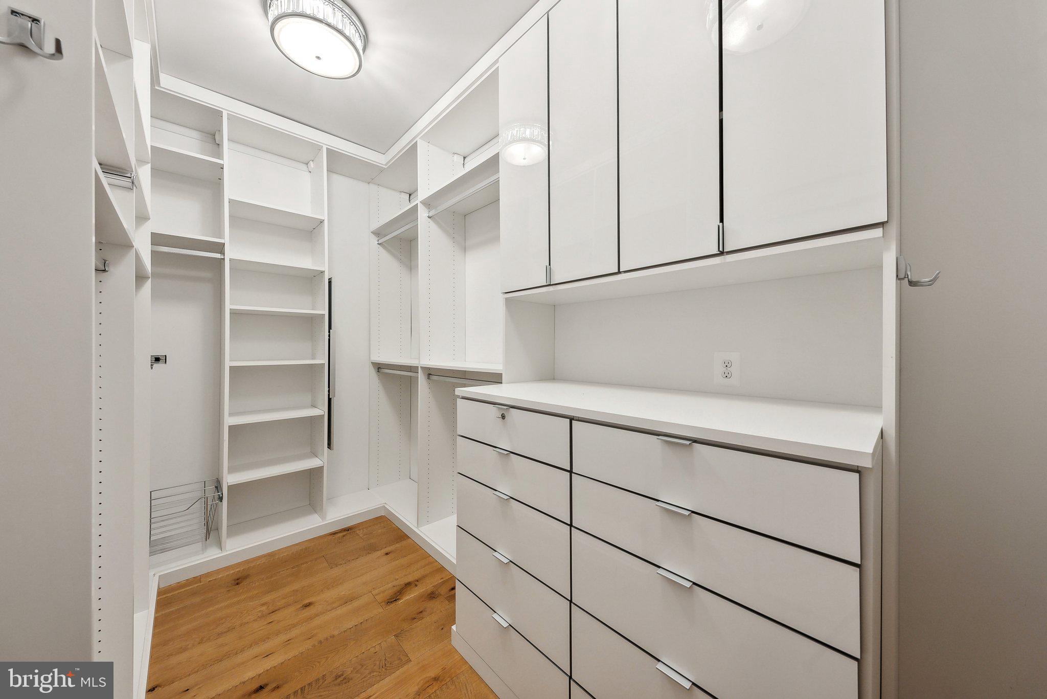 LYON VILLAGE - Residential