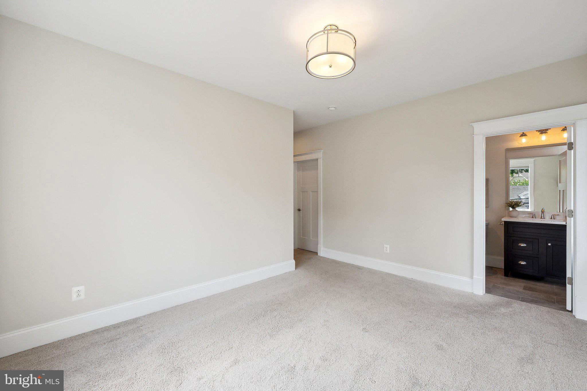 LYON VILLAGE - Residential