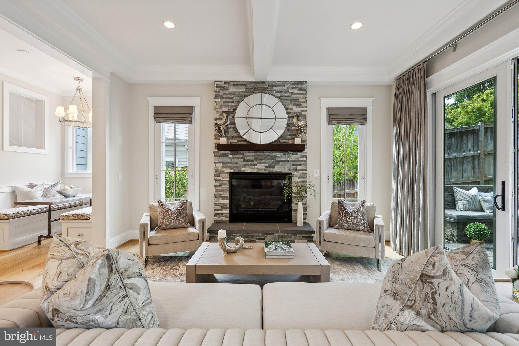 LYON VILLAGE - Residential