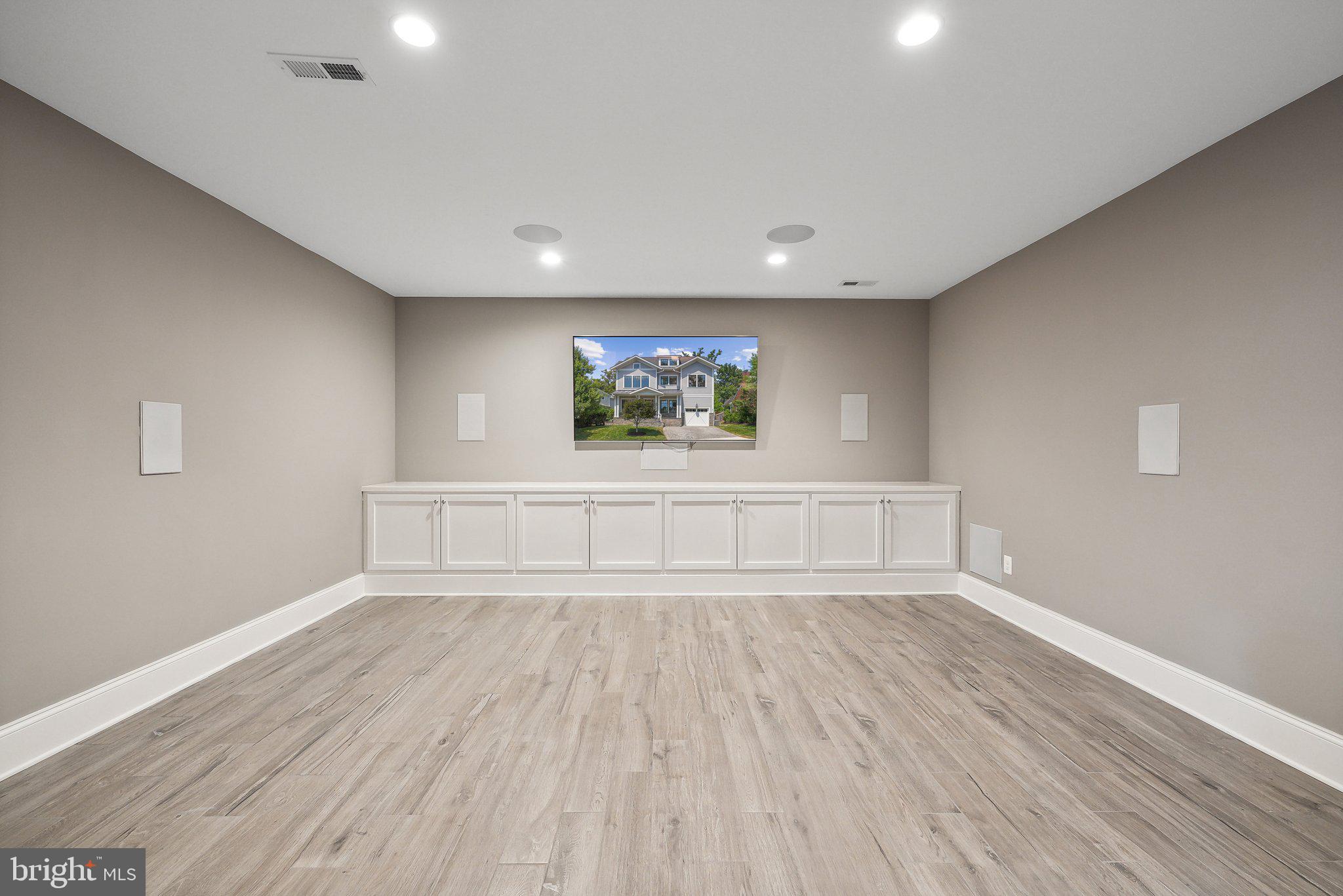 LYON VILLAGE - Residential