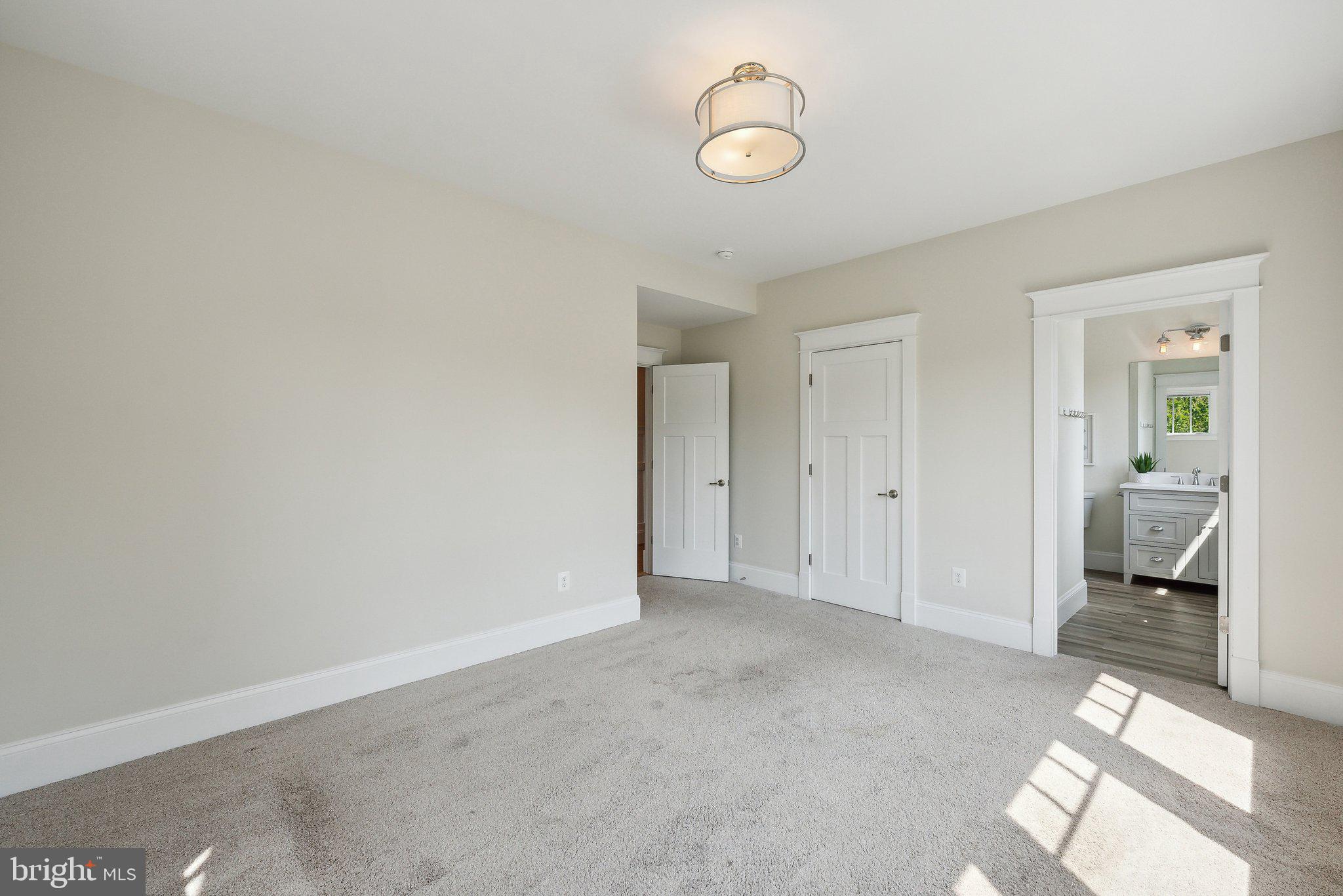 LYON VILLAGE - Residential