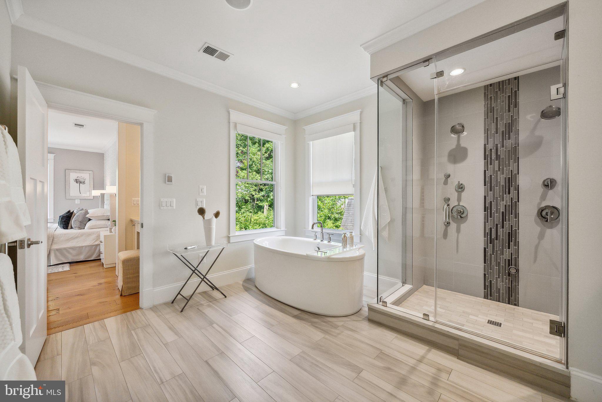 LYON VILLAGE - Residential