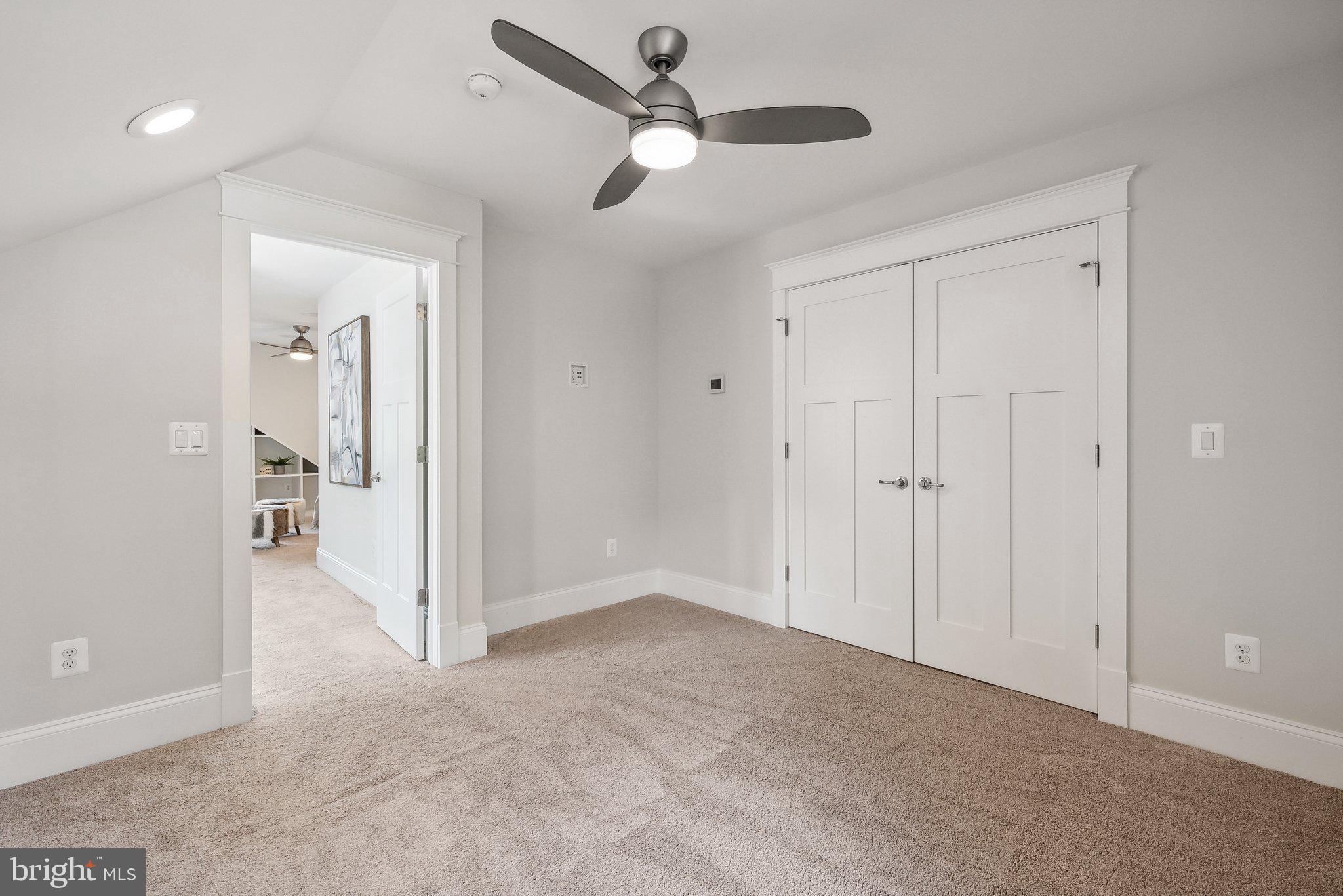 LYON VILLAGE - Residential