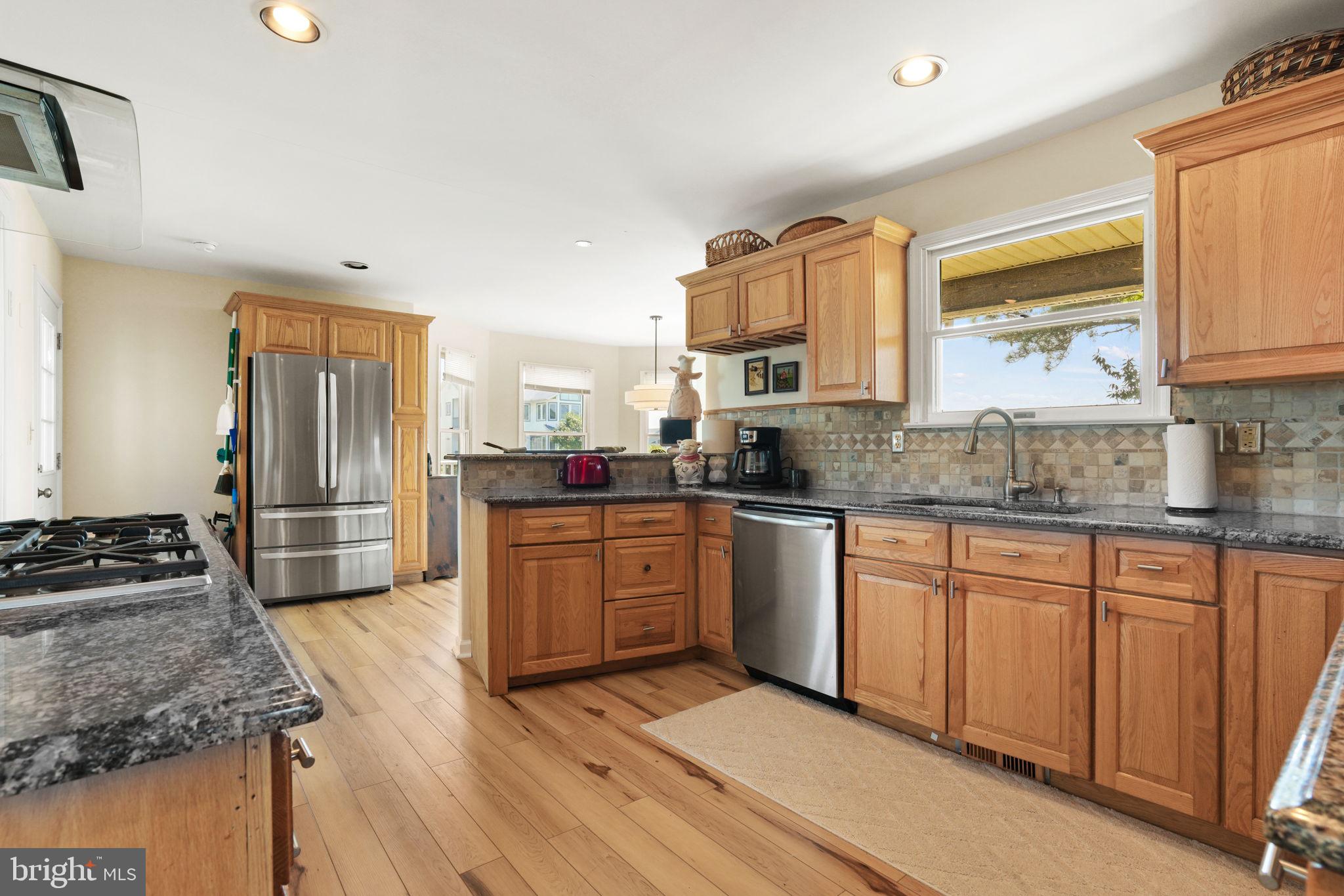 CAPTAIN'S COVE - Residential