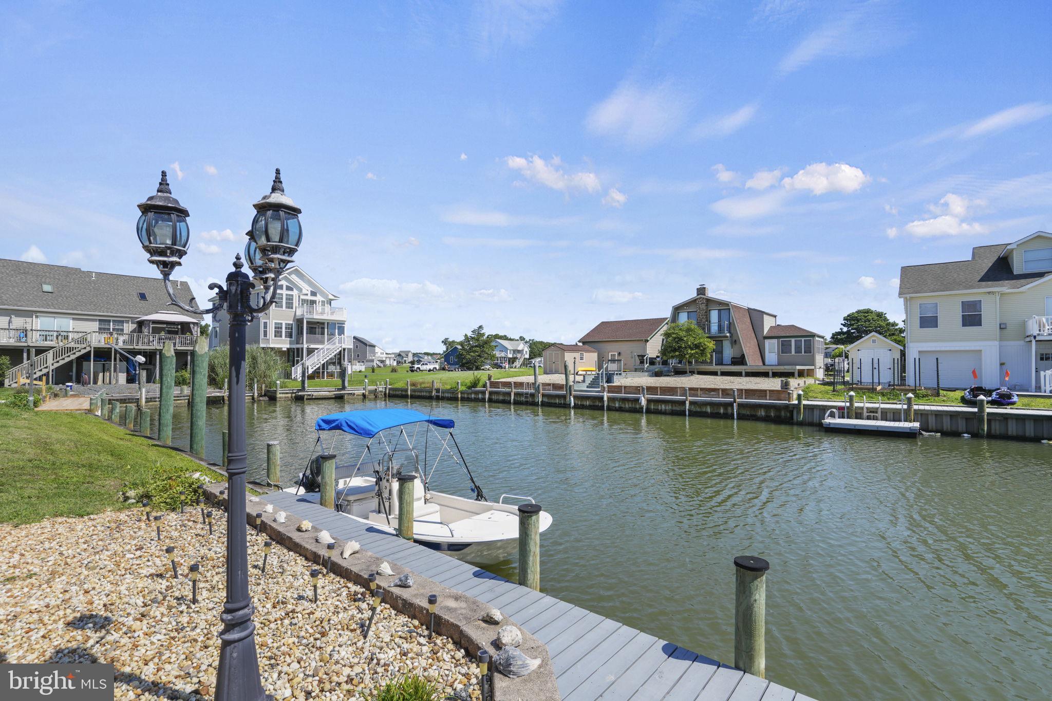 CAPTAIN'S COVE - Residential