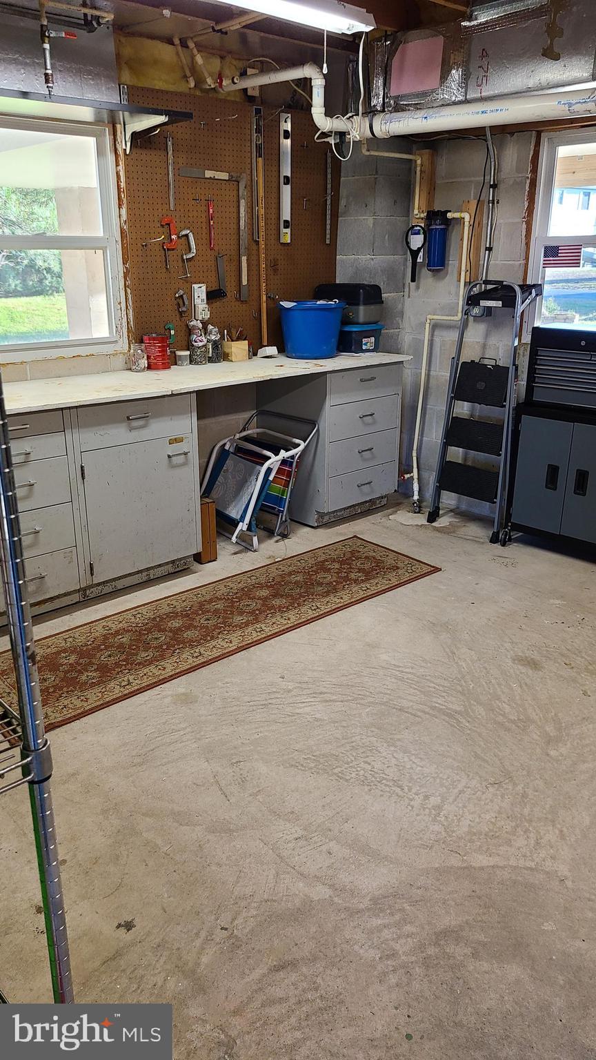 CAPTAIN'S COVE - Residential