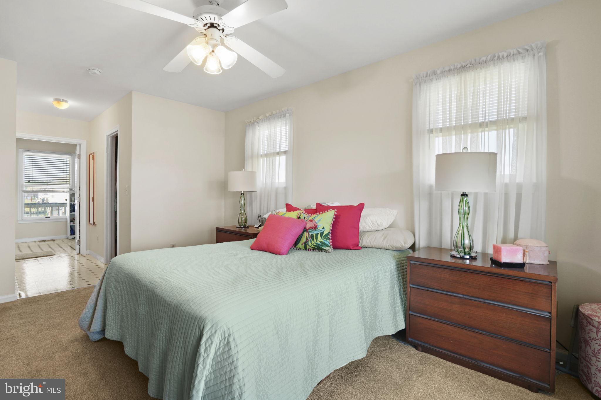 CAPTAIN'S COVE - Residential