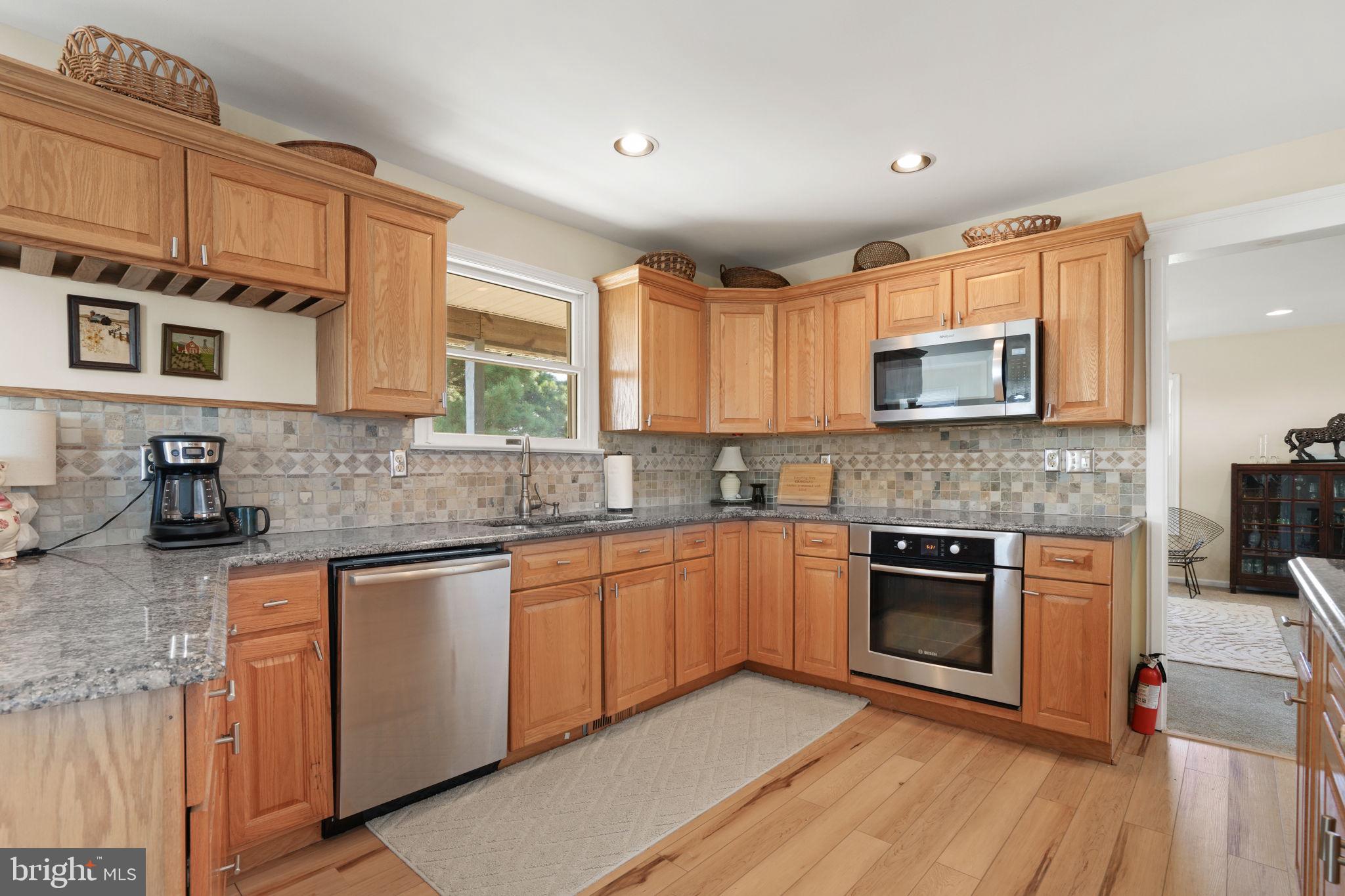 CAPTAIN'S COVE - Residential