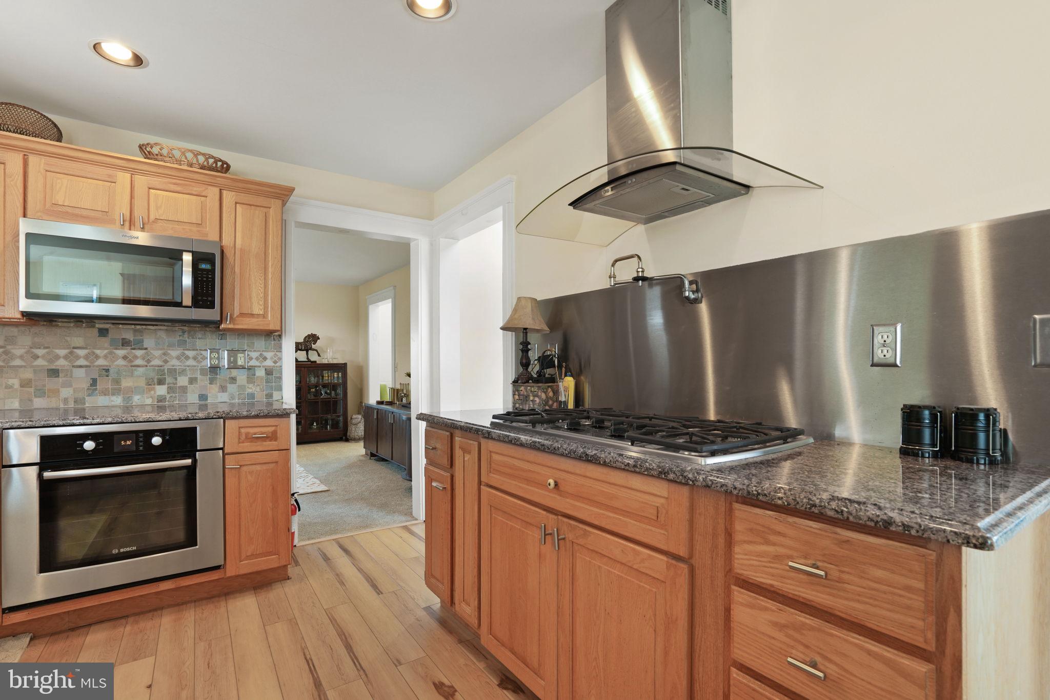 CAPTAIN'S COVE - Residential