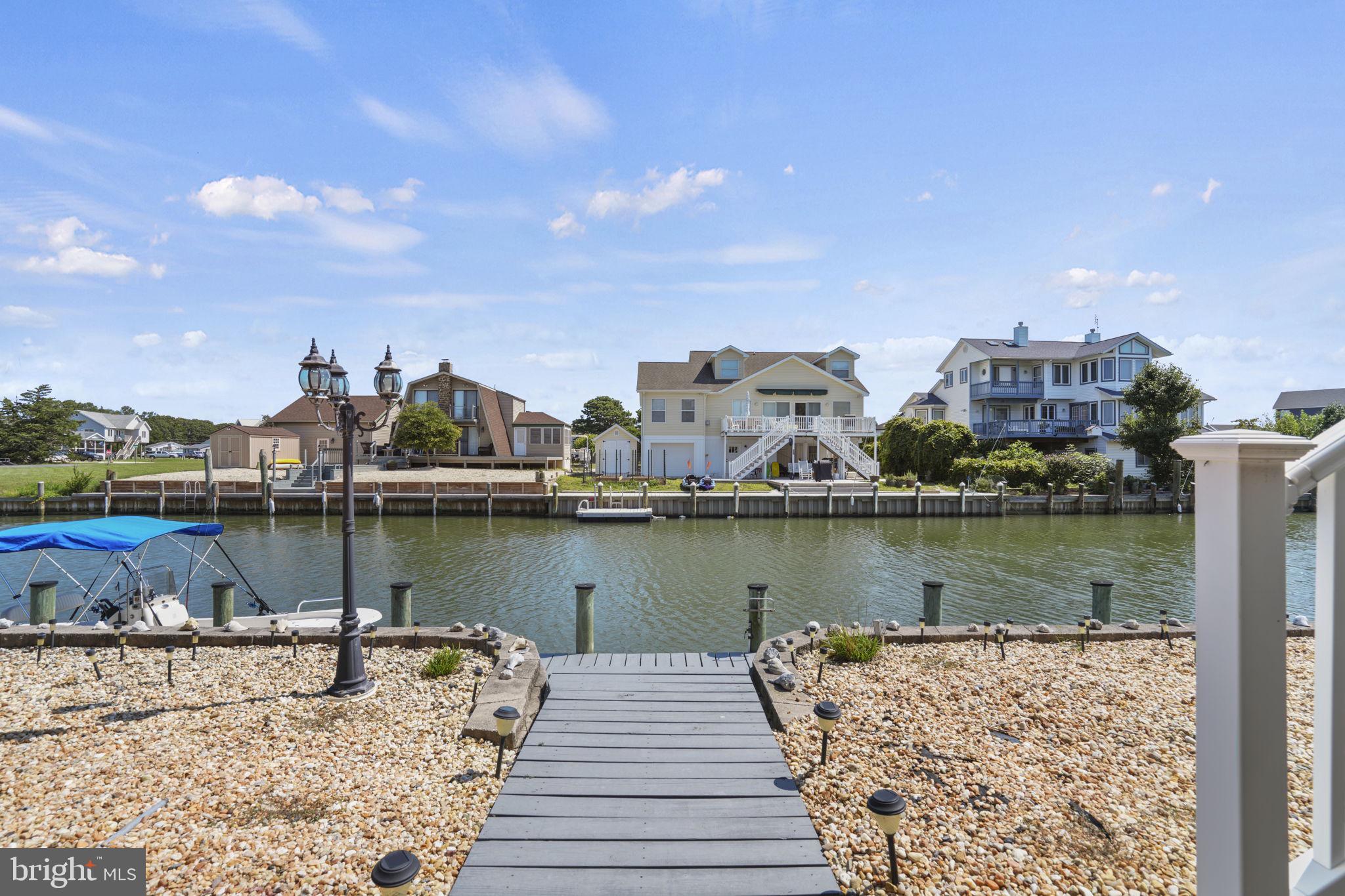 CAPTAIN'S COVE - Residential