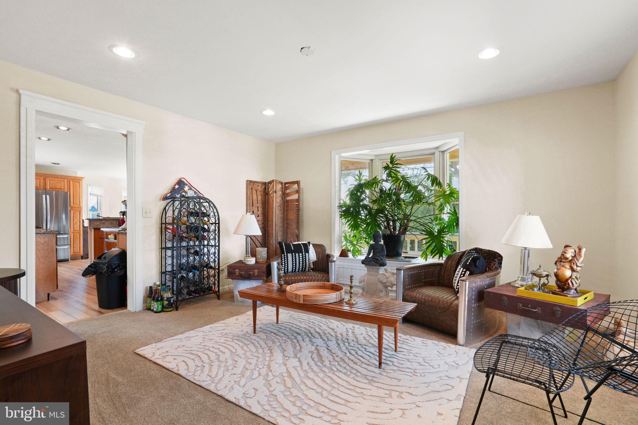 CAPTAIN'S COVE - Residential