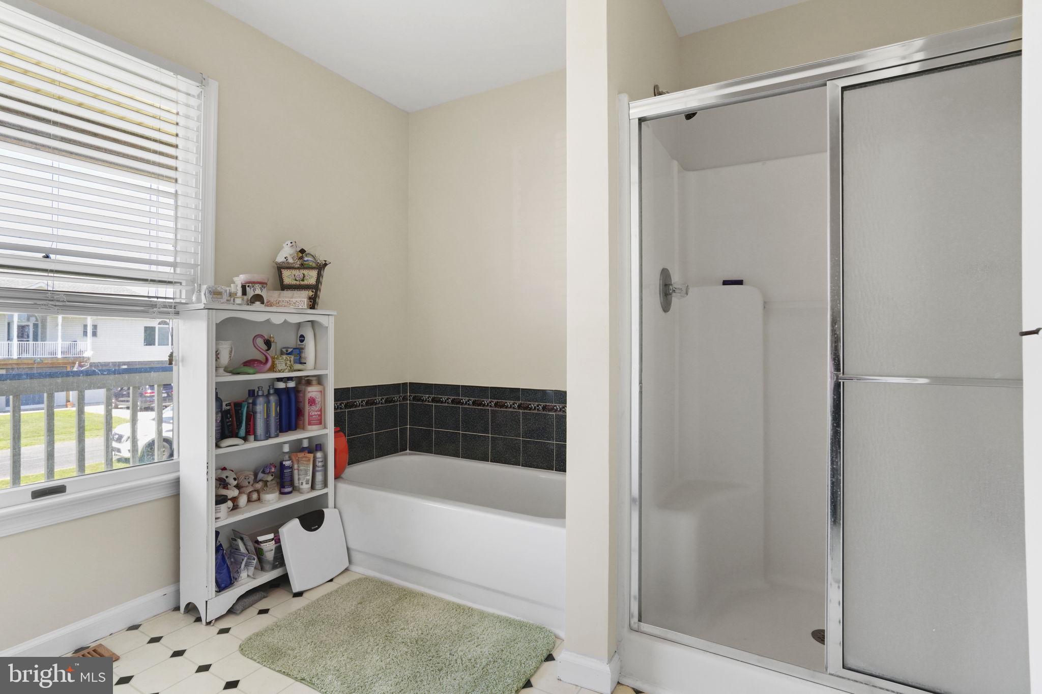 CAPTAIN'S COVE - Residential