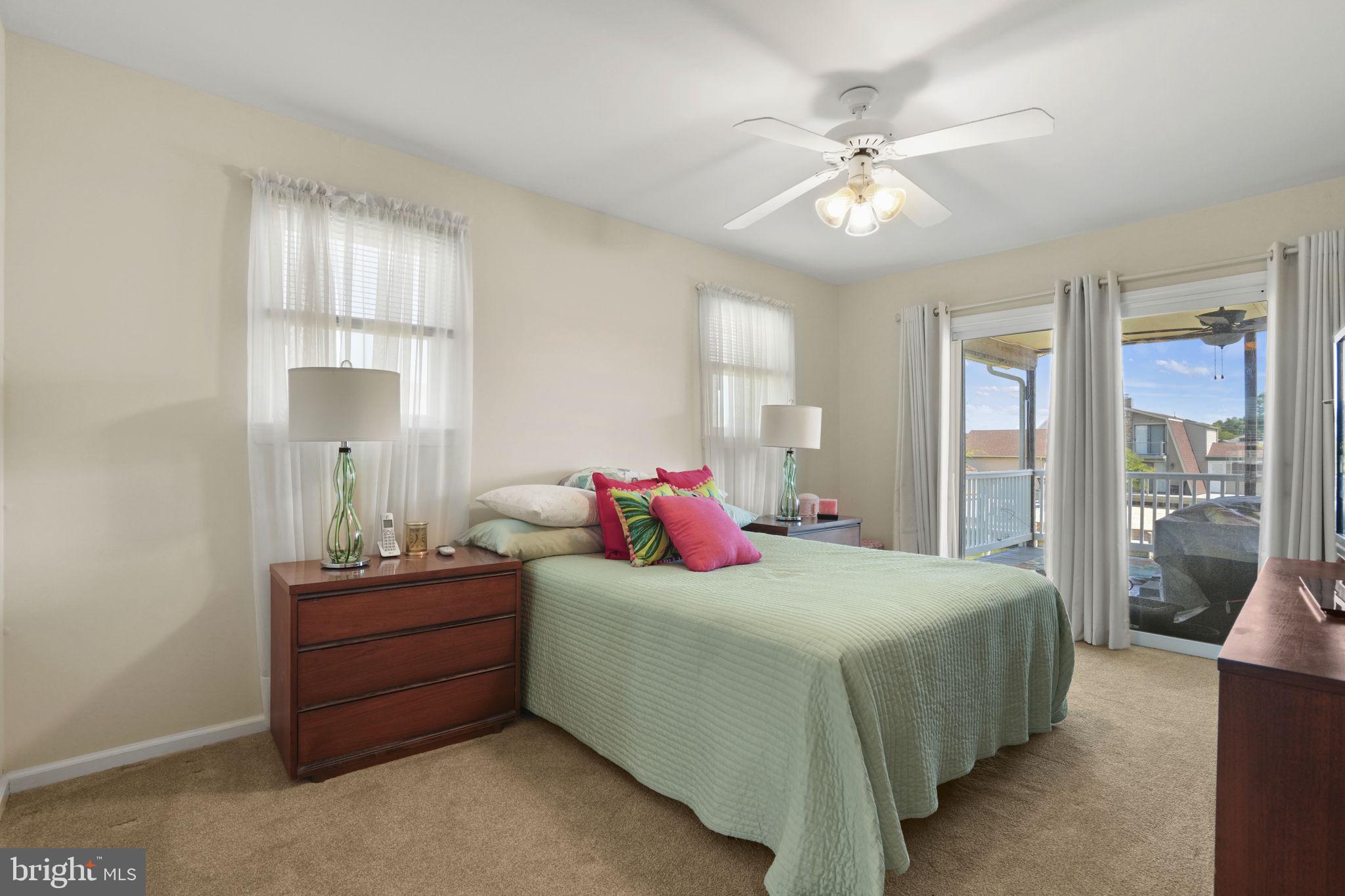 CAPTAIN'S COVE - Residential