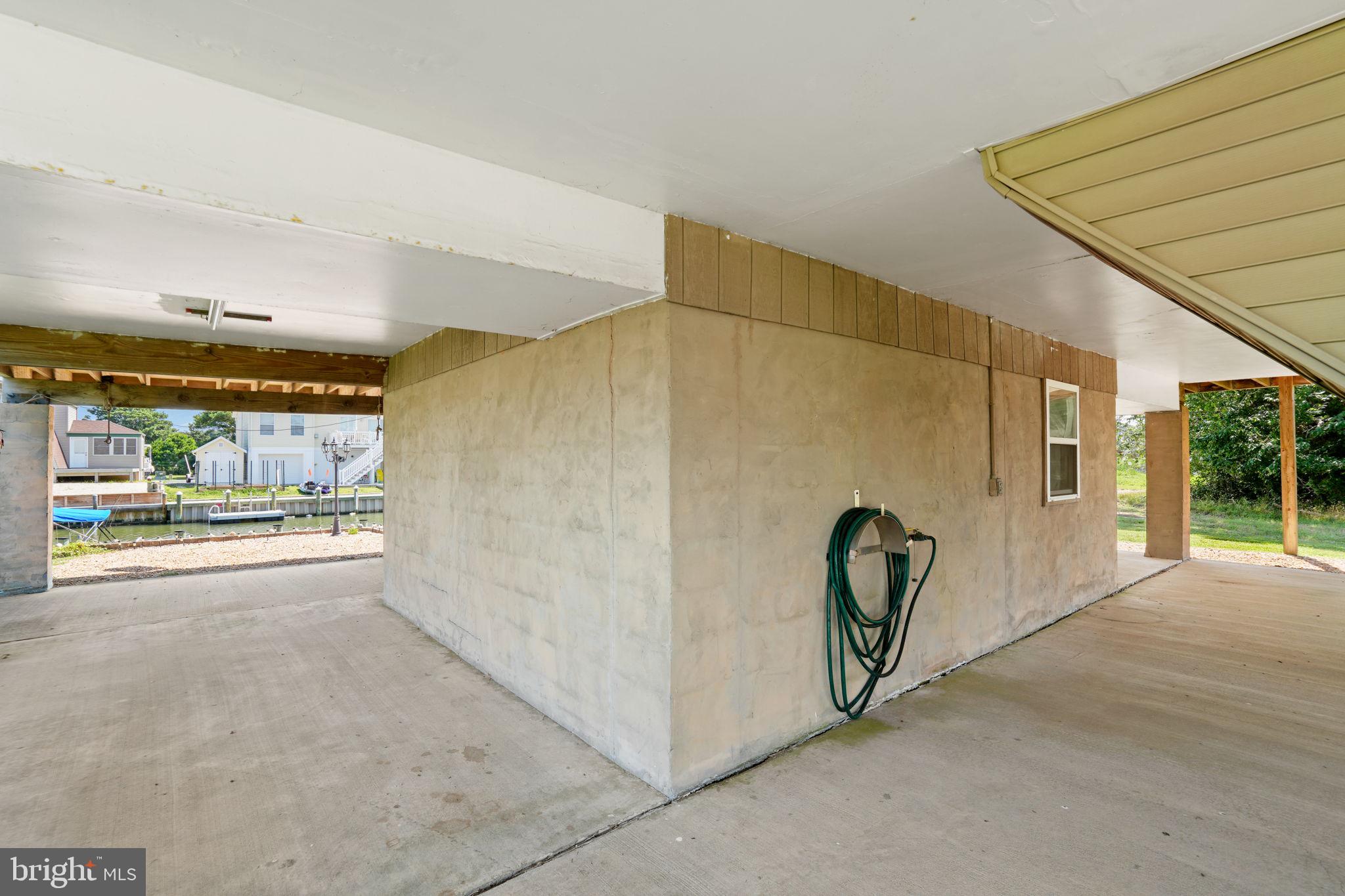 CAPTAIN'S COVE - Residential