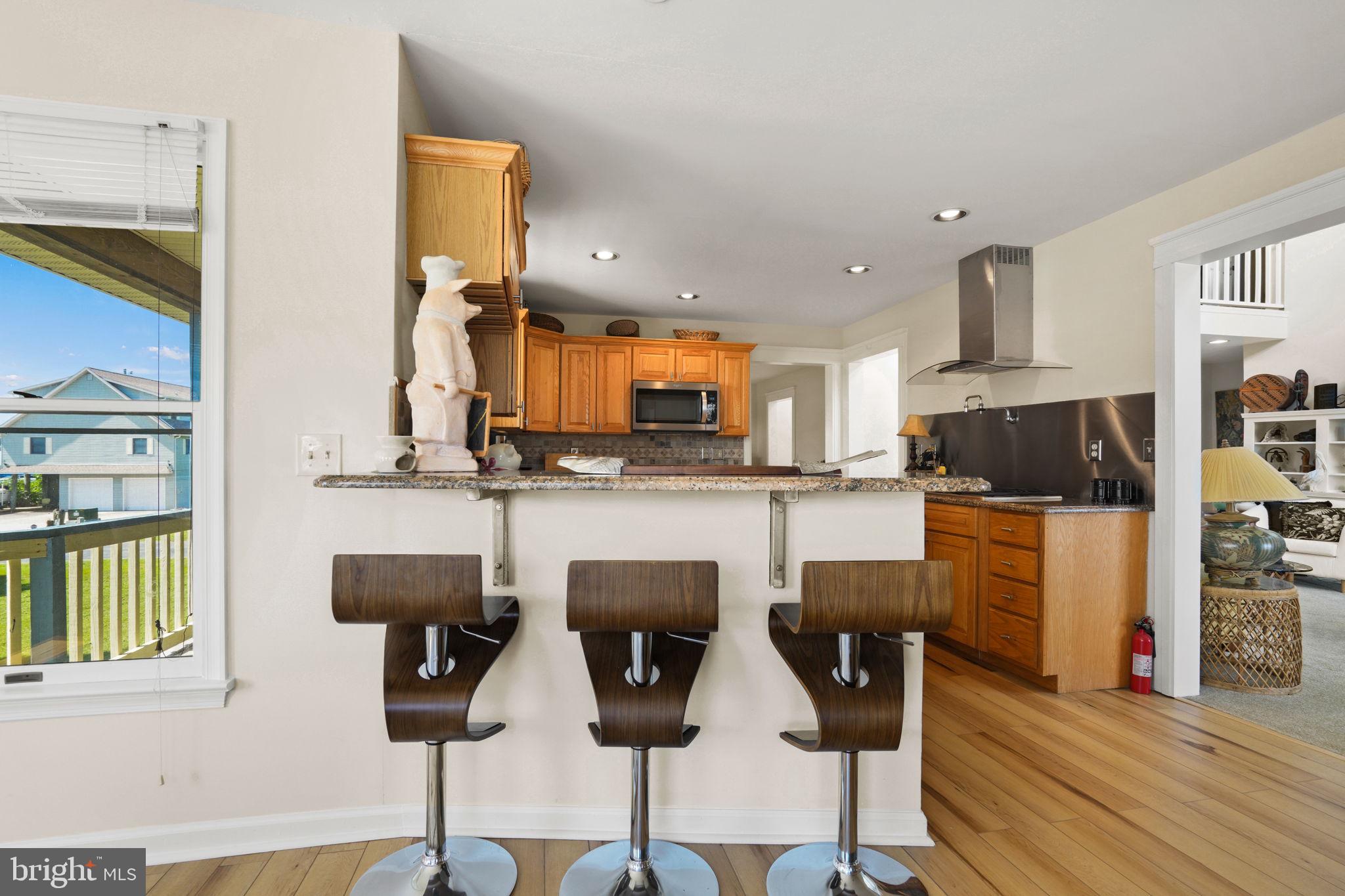 CAPTAIN'S COVE - Residential