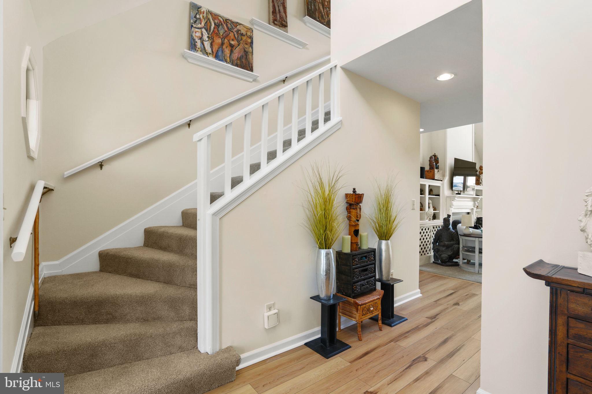 CAPTAIN'S COVE - Residential