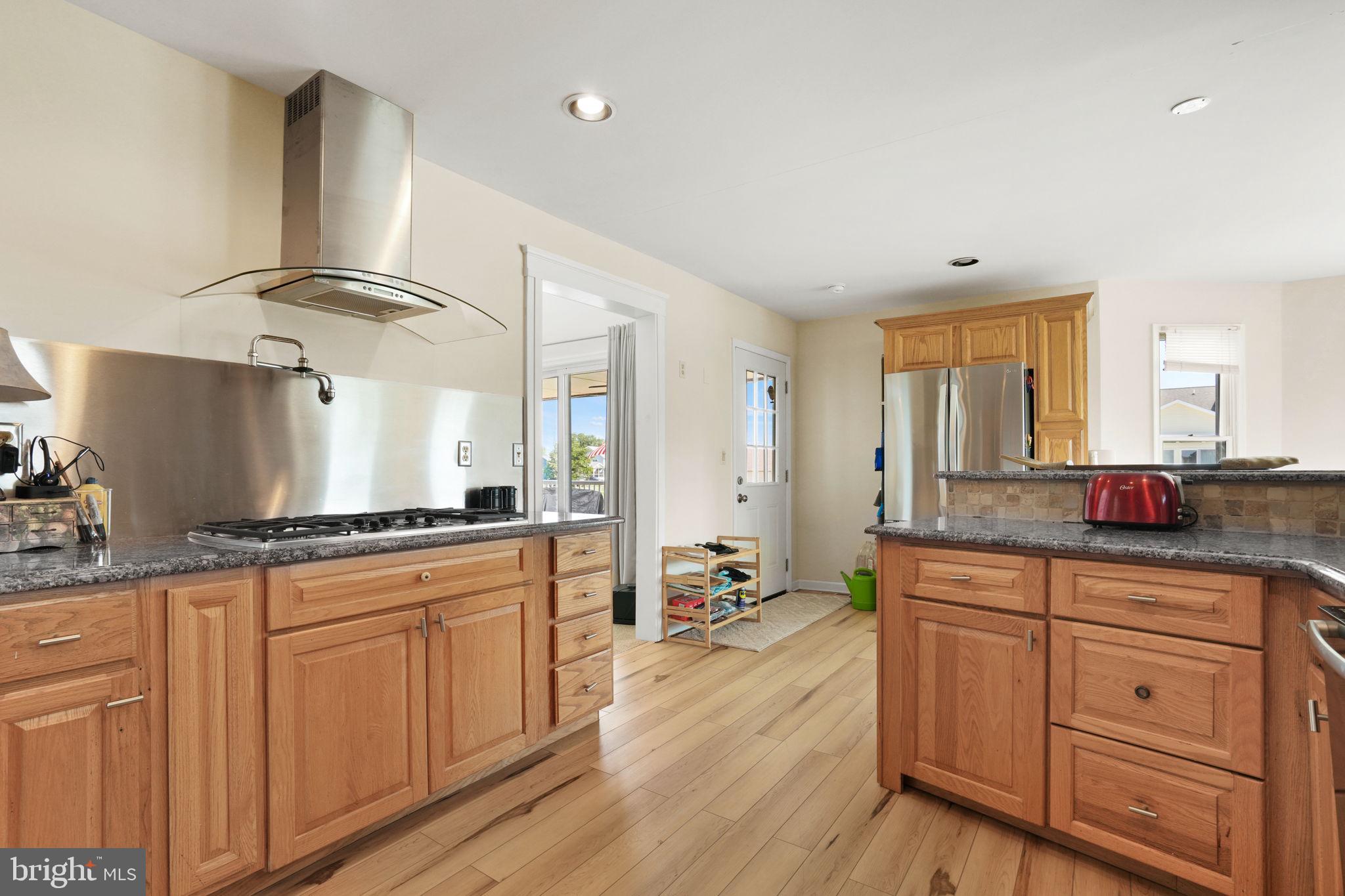 CAPTAIN'S COVE - Residential