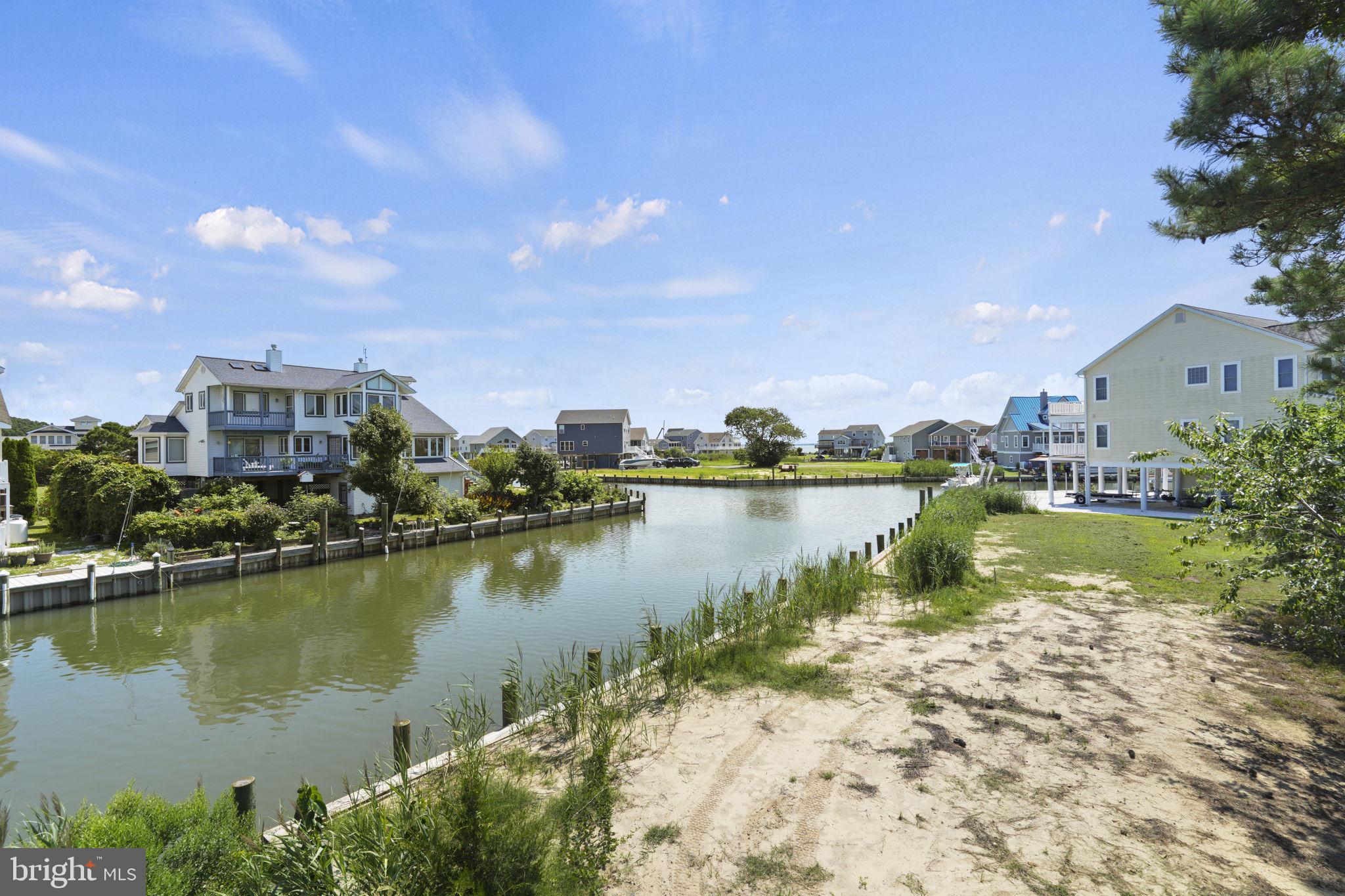 CAPTAIN'S COVE - Residential