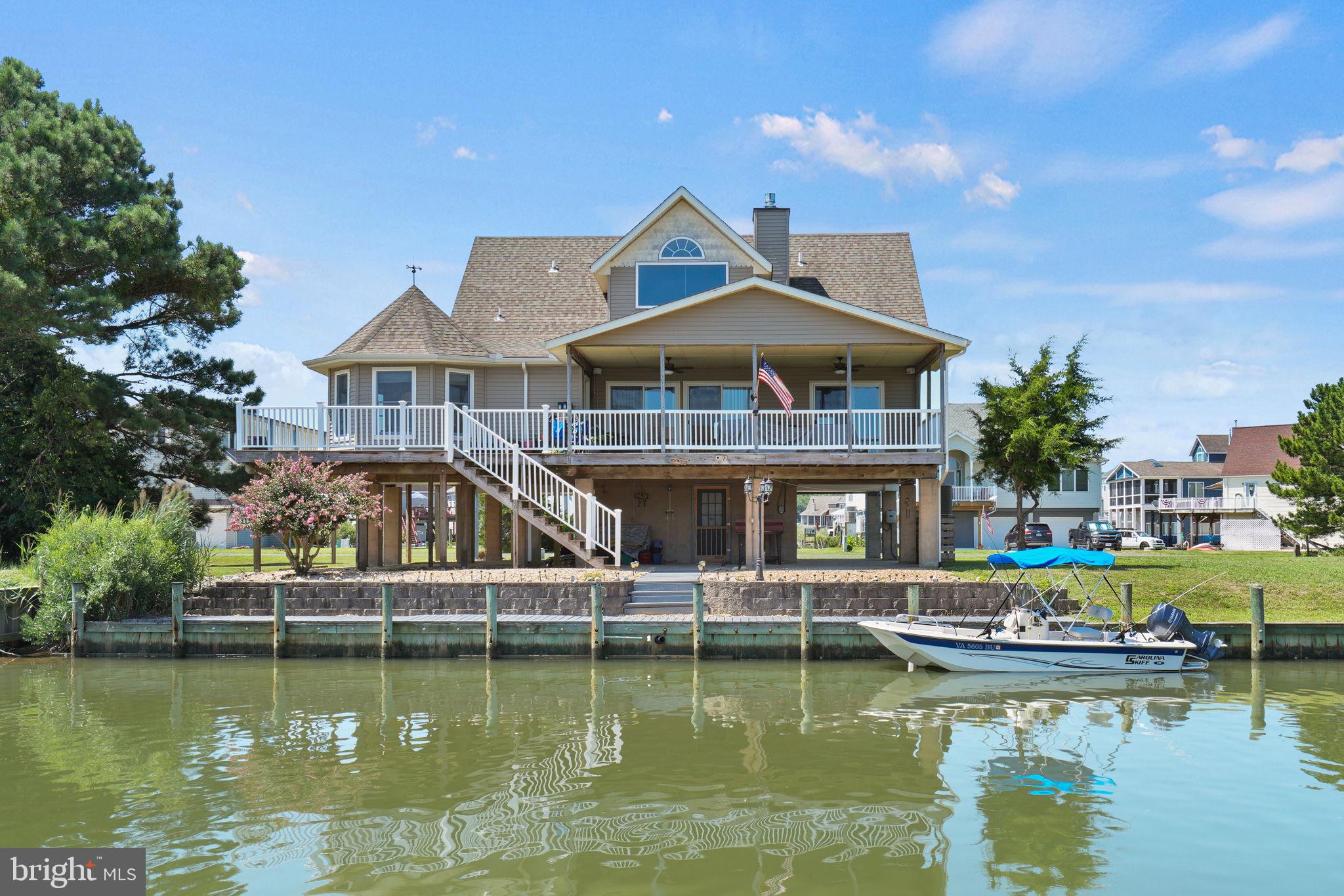 CAPTAIN'S COVE - Residential