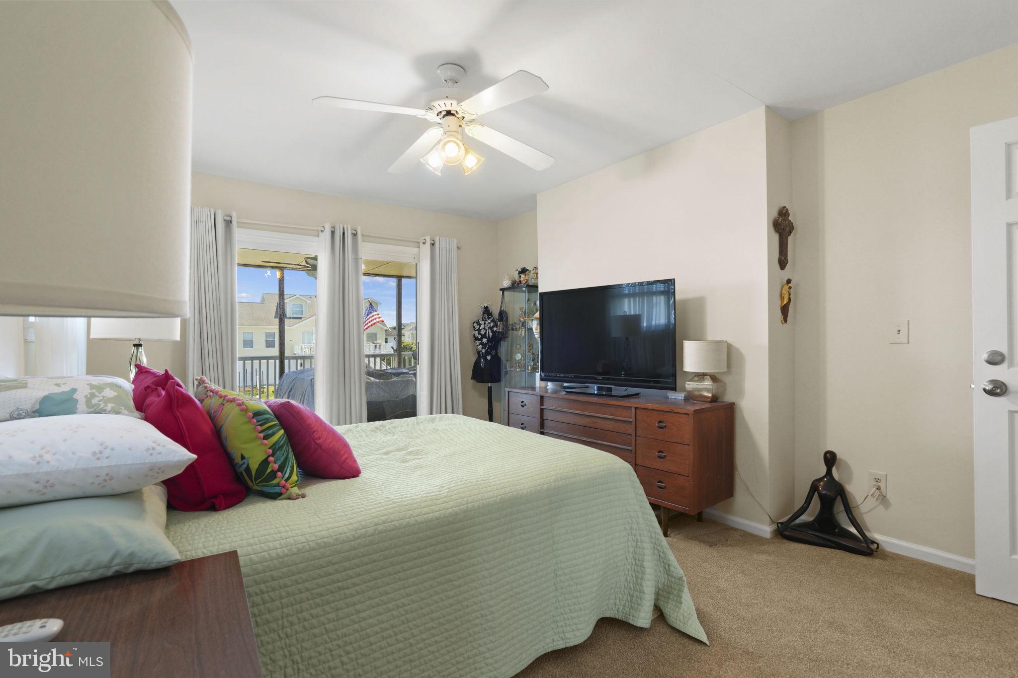 CAPTAIN'S COVE - Residential