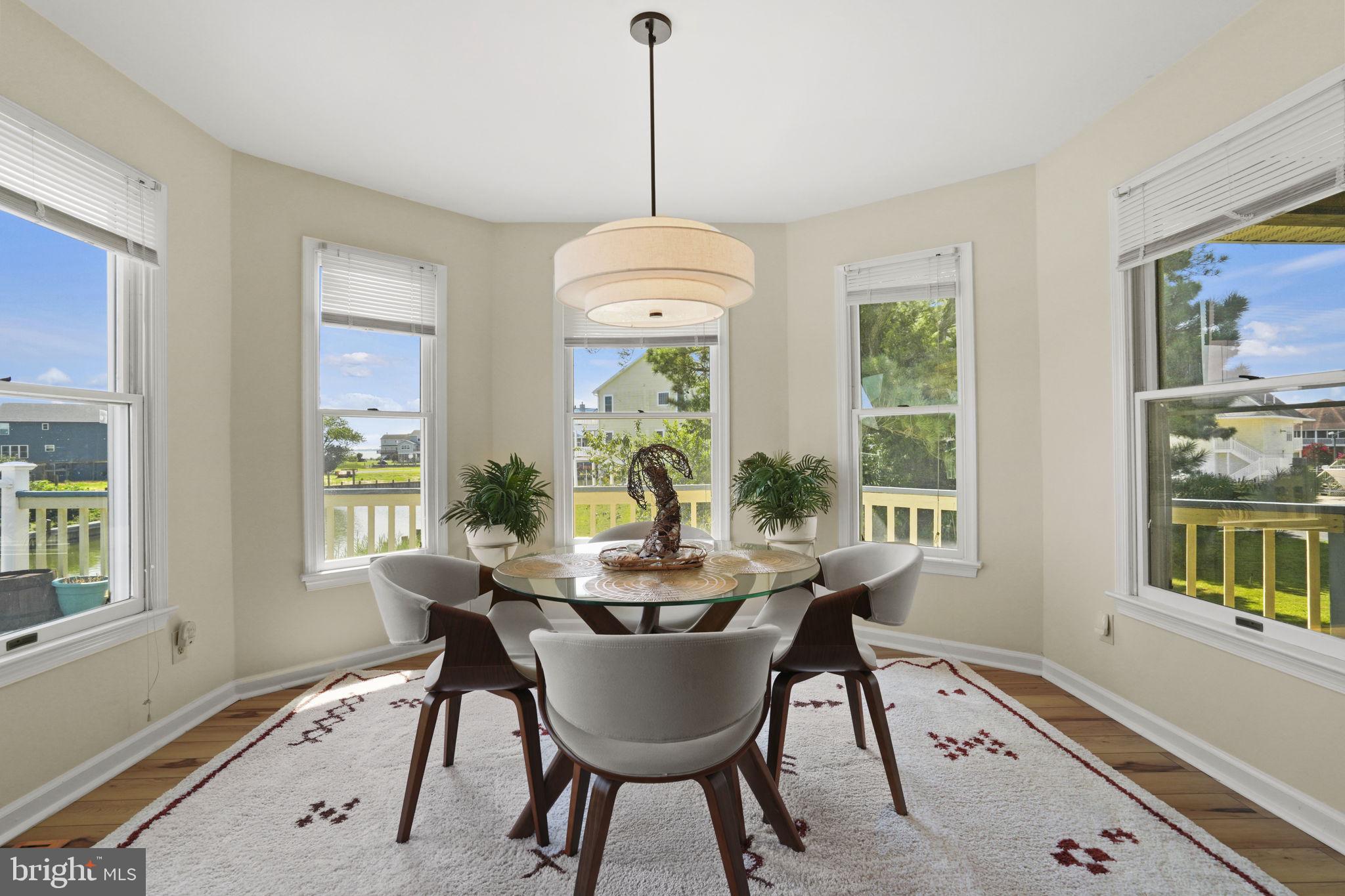 CAPTAIN'S COVE - Residential