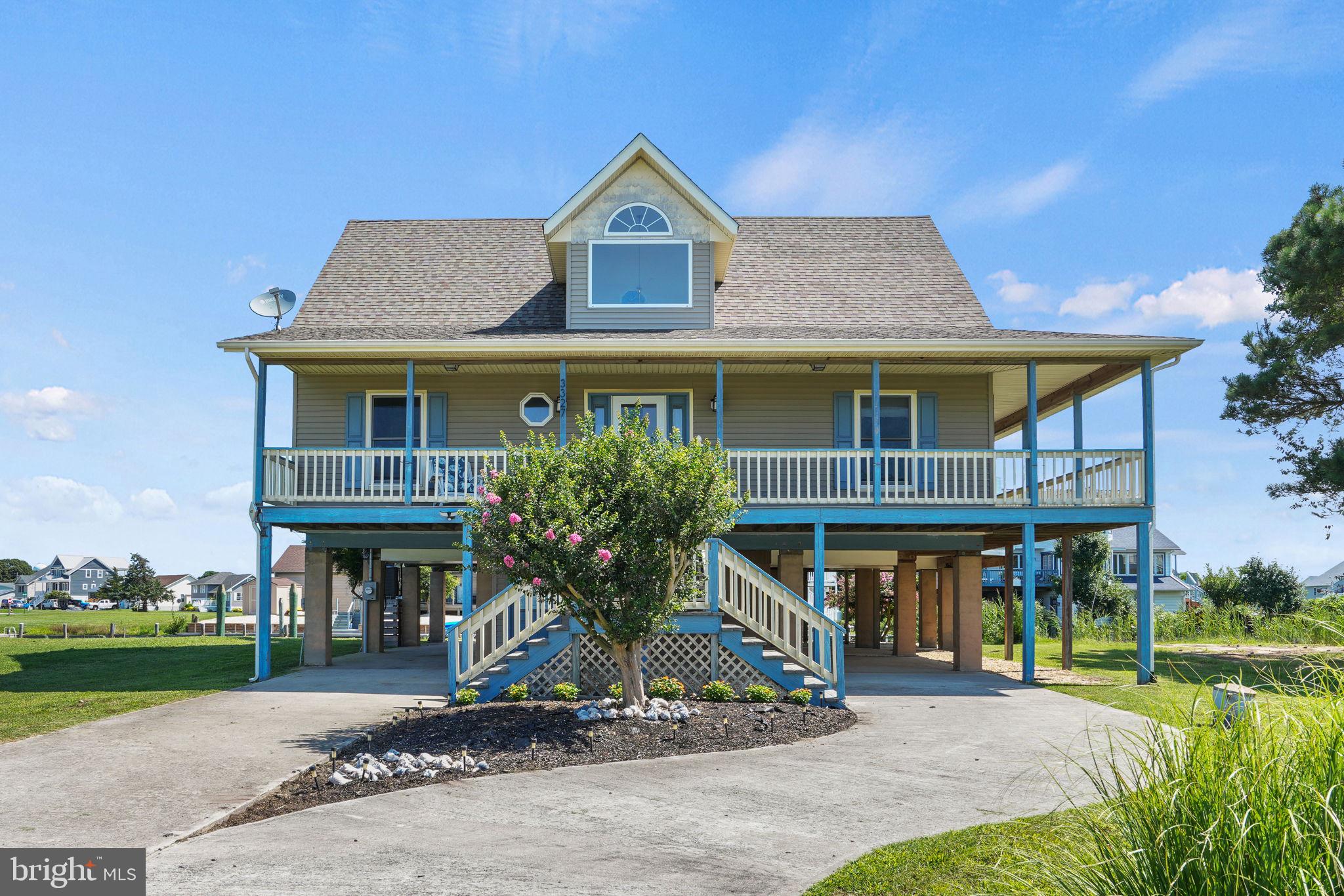 CAPTAIN'S COVE - Residential