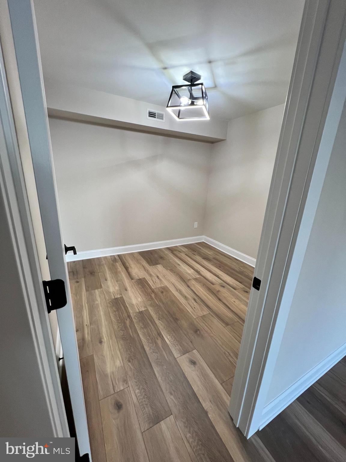 SOCIETY PL - Residential